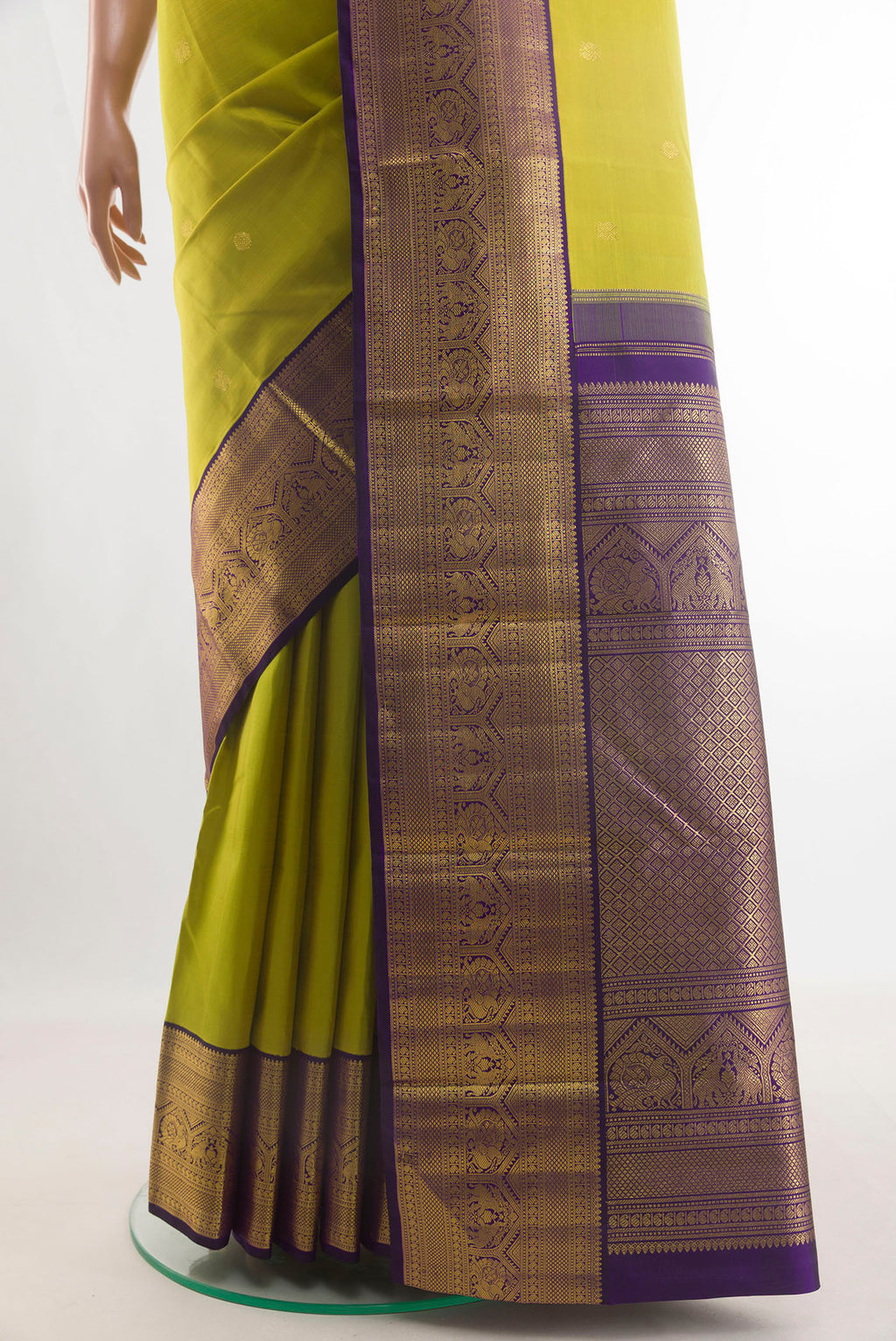 Pleats and pallu of Pure Silk Green Kanchipuram Saree with Zari Butta on the body and Zari Border. 
