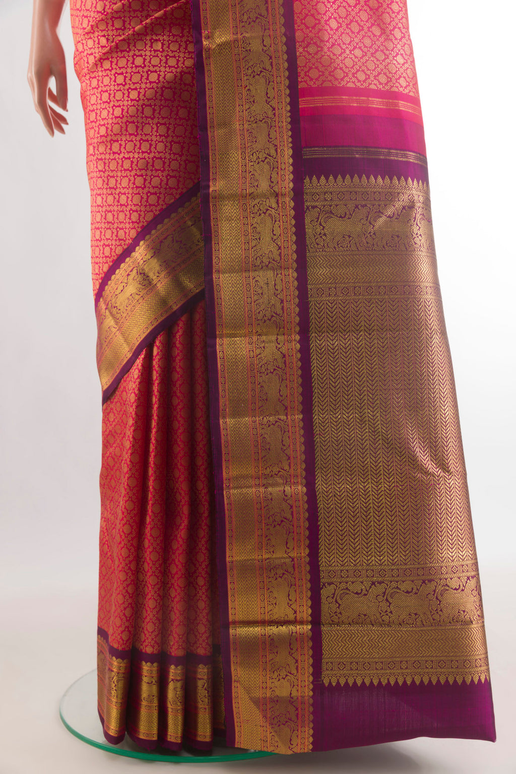 Pleats and pallu of Pure Silk Pink Kanchipuram Saree with Zari Brocade on the body and Zari Border. 