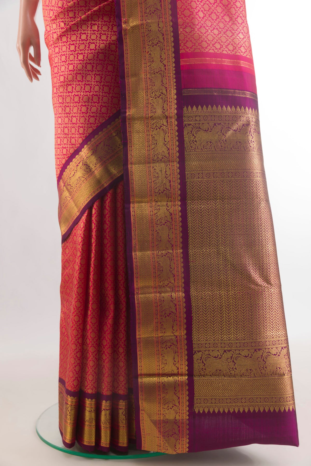 Pleats and pallu of Pure Silk Pink Kanchipuram Saree with Zari Brocade on the body and Zari Border. 