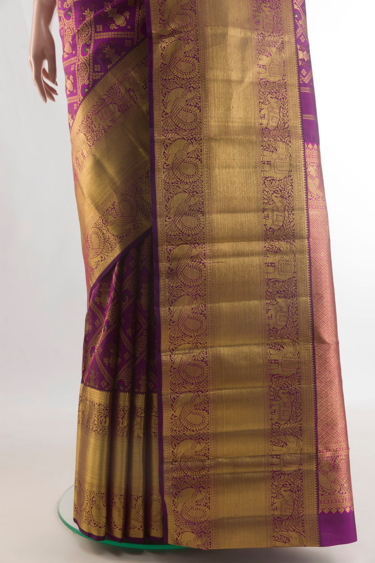 Pleats and pallu of Pure Silk Purple Kanchipuram Saree with Zari Brocade on the body and Zari Border. 