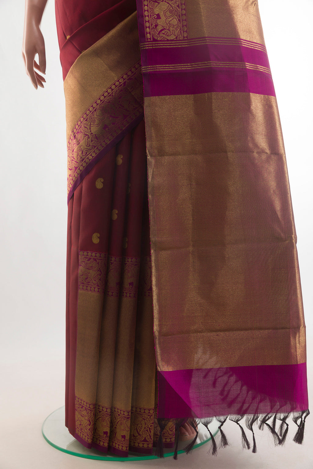 Pleats and pallu of Pure Silk Maroon Kanchipuram Saree with Zari Butta on the body and Zari Border. 