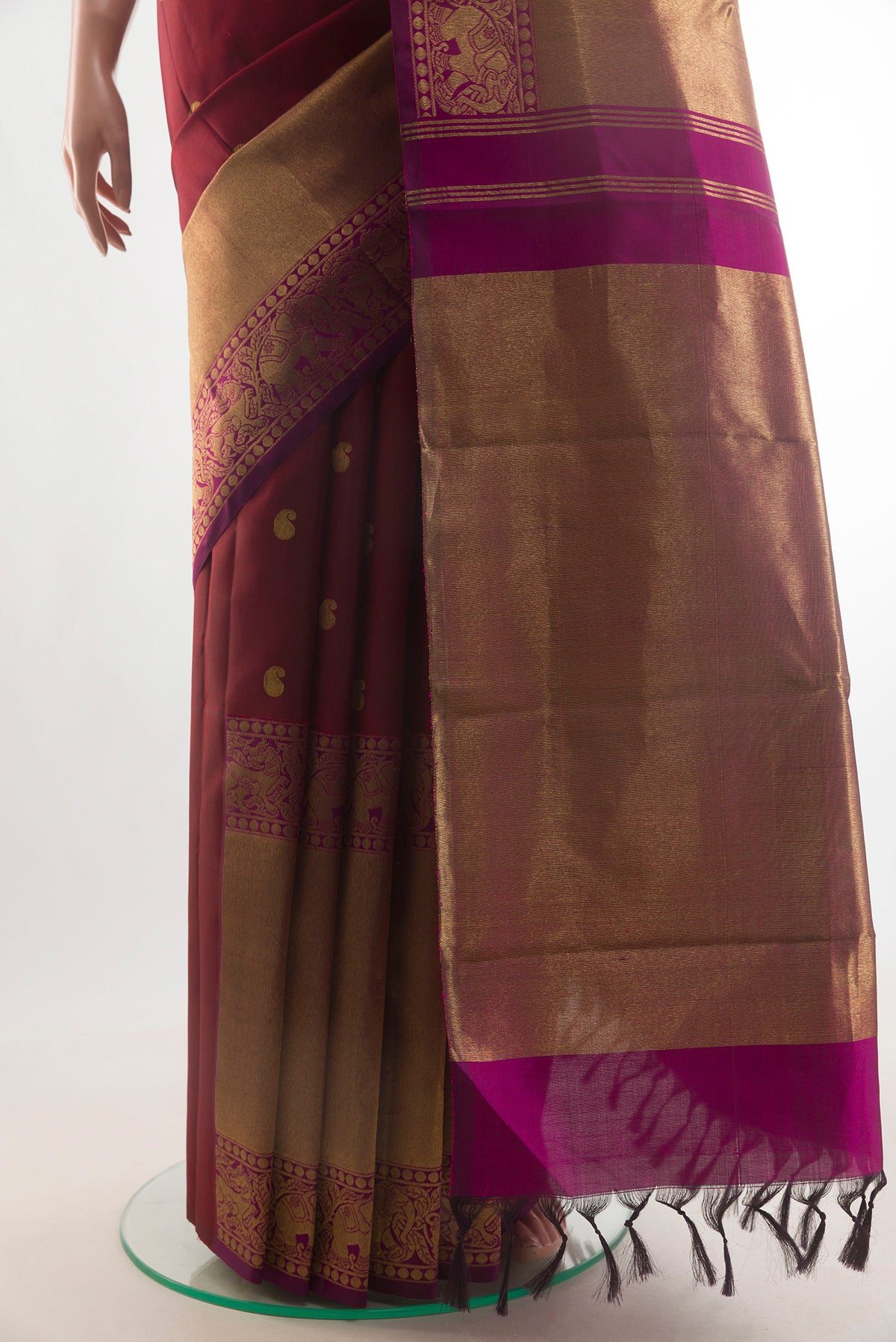 Pleats and pallu of Pure Silk Maroon Kanchipuram Saree with Zari Butta on the body and Zari Border. 