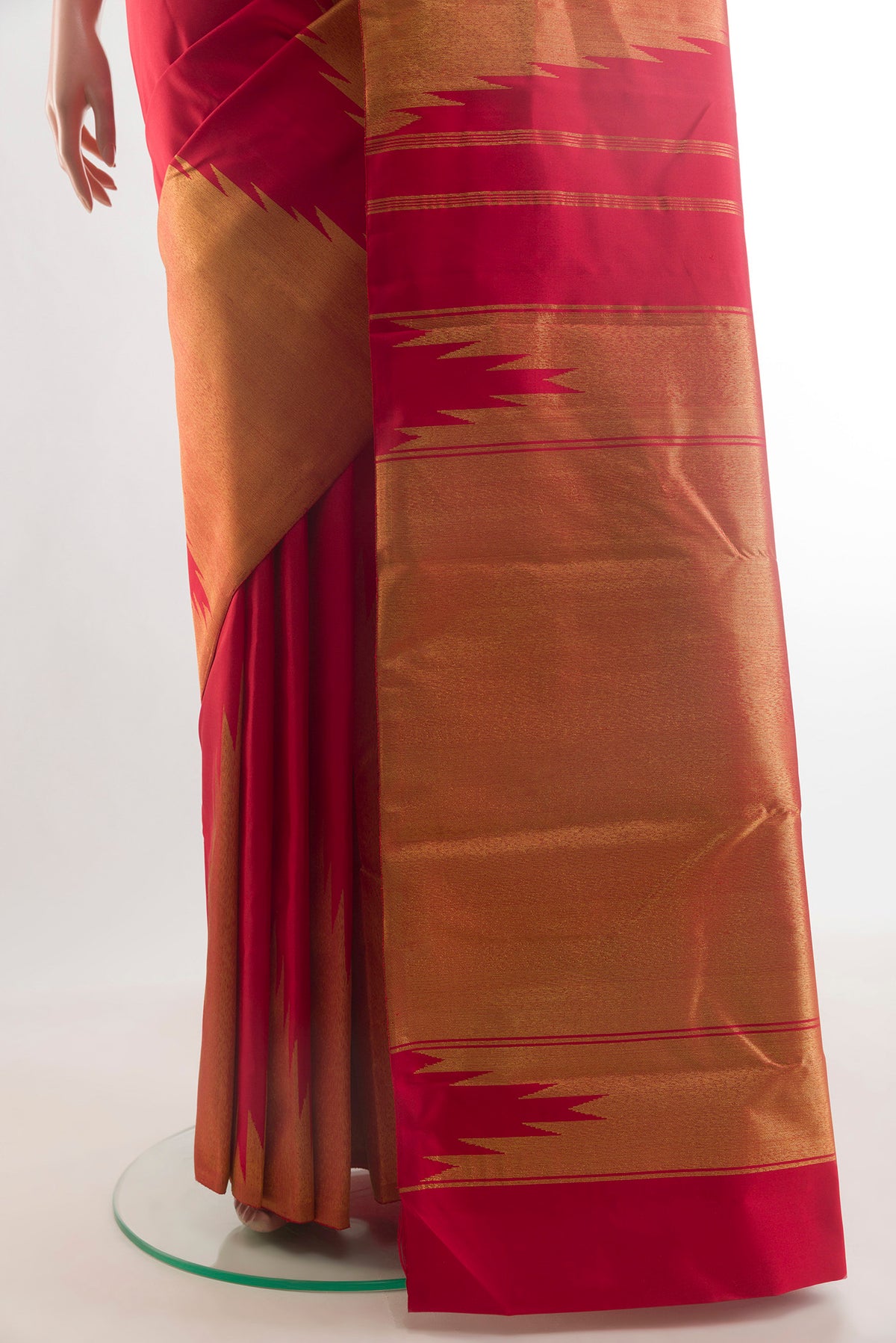 Pleats and pallu of Pure Silk Red Kanjivaram Saree with Plain Body and Temple Border. 