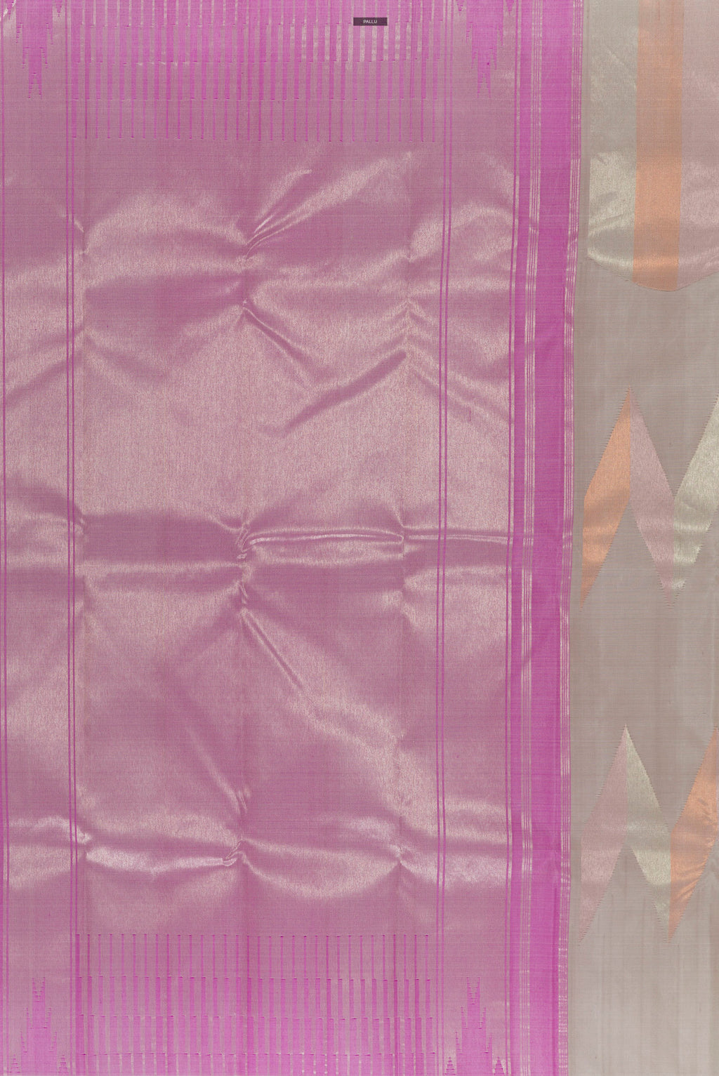 Close up image of the pallu of Pure Silk Beige Kanchipuram Saree with Zig Zag design on the body and Without Border. 