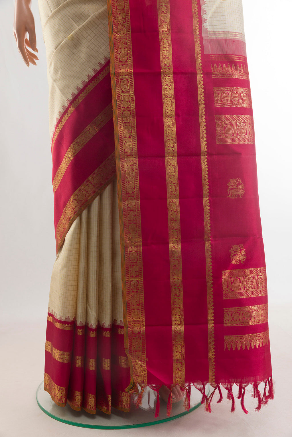 Pleats and pallu of Pure Silk Off White Kanchipuram Saree with Zari Butta on the body and Zari Border. 
