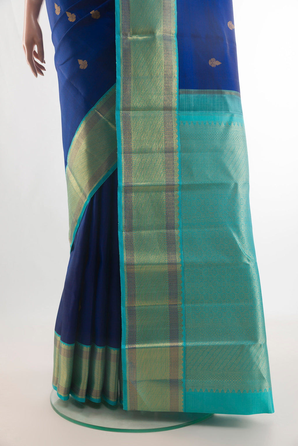 Pleats and pallu of Pure Silk Blue Kanchipuram Saree with Zari Butta on the body and Zari Border. 