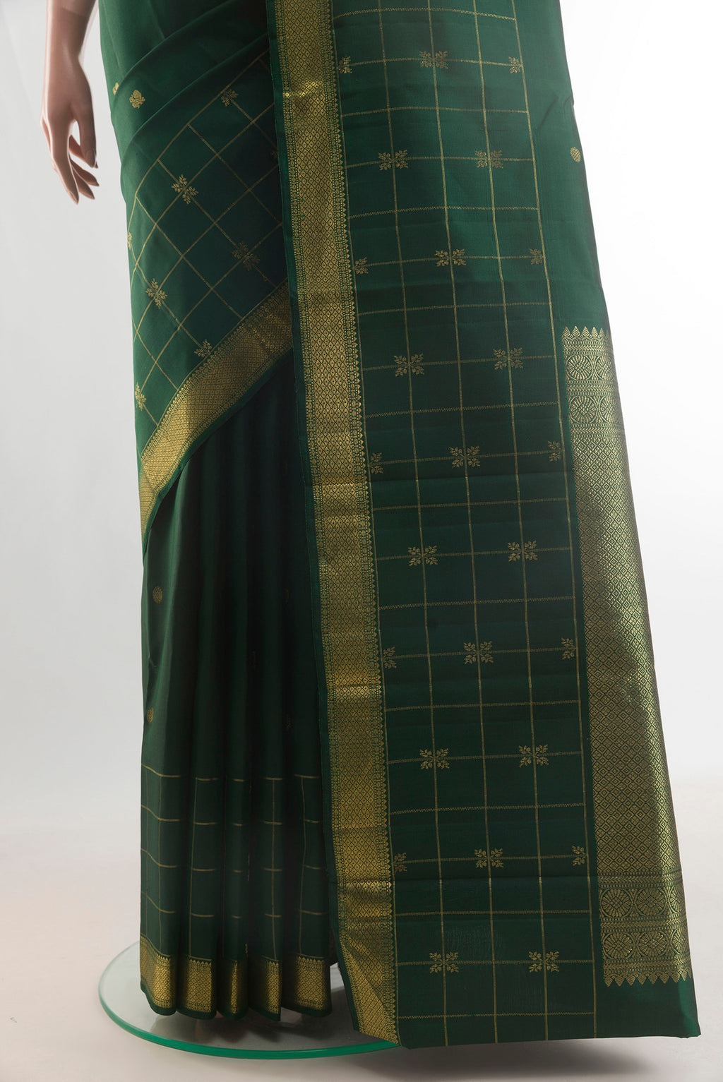Pleats and pallu of Pure Silk Green Kanjivaram Saree with Zari Butta on the body and Zari Border. 
