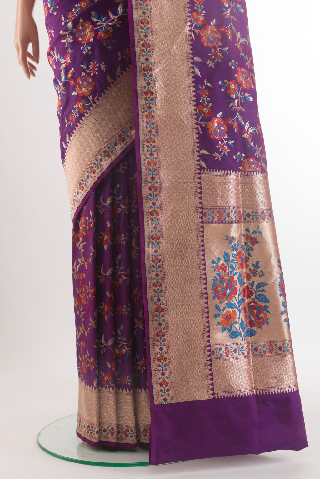 Pleats and pallu of Pure Silk Purple Banarasi Saree with Zari Brocade on the body and Zari Border. 