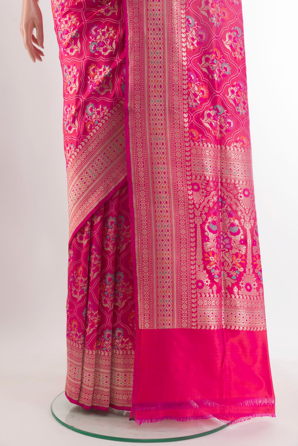 Pleats and pallu of Pure Silk Pink Banarasi Saree with Zari Brocade on the body and Zari Border. 