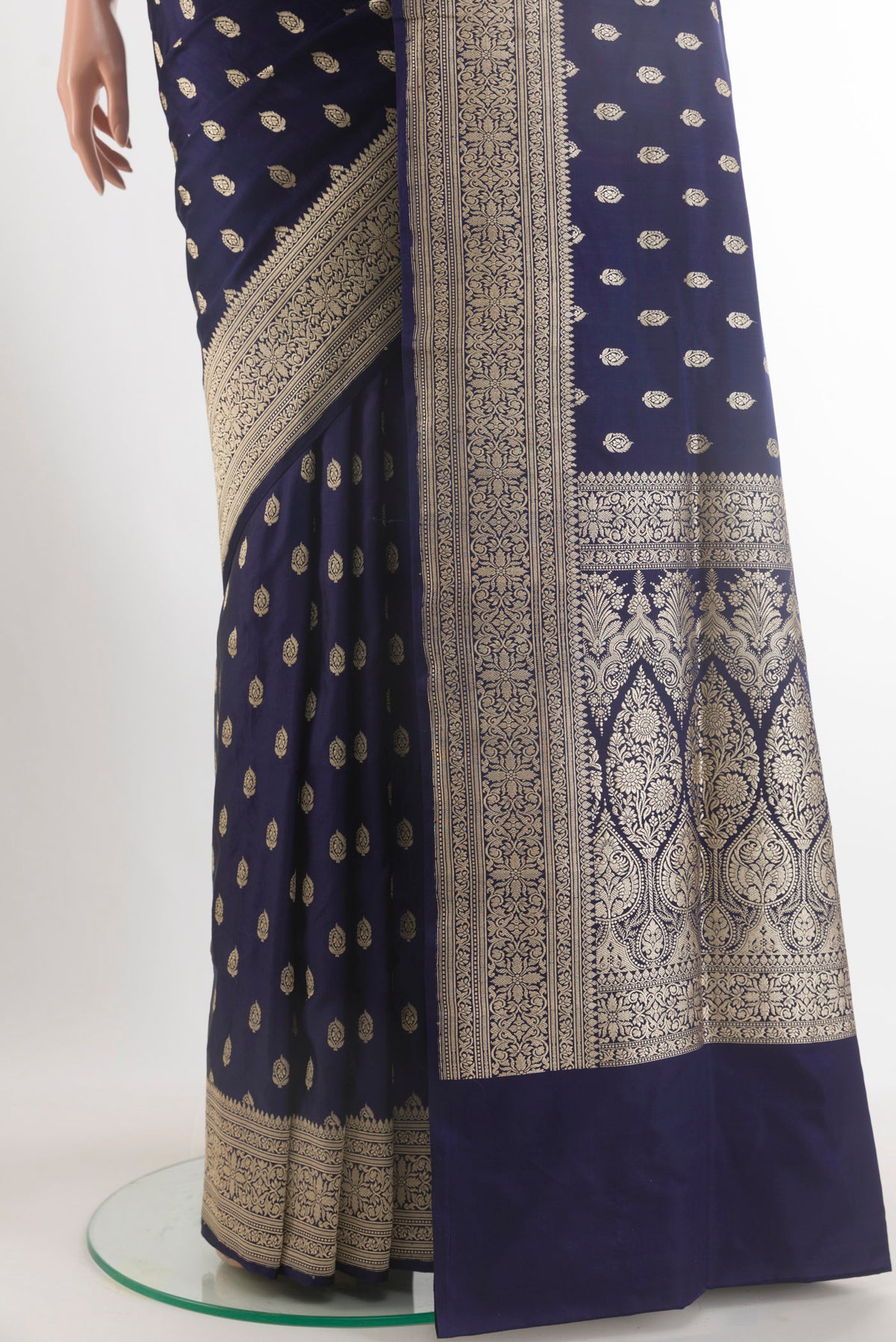 Pleats and pallu of Navy Blue Banarasi Saree with Zari Butta on the body and Zari Border. 