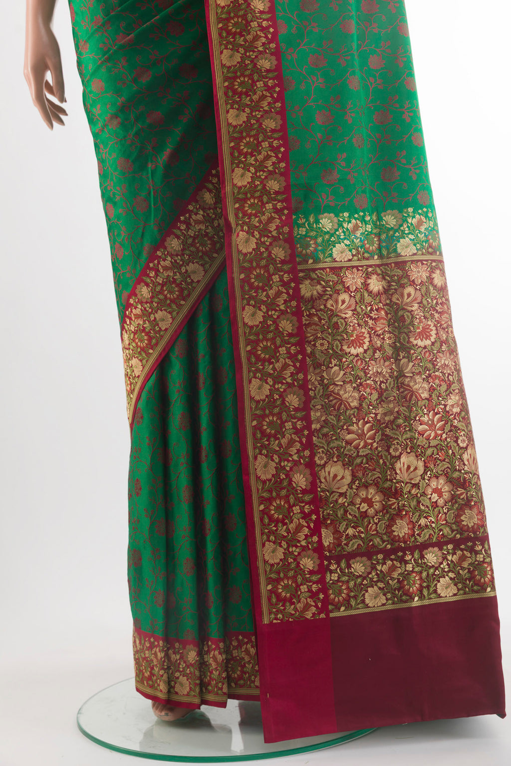 Pleats and pallu of Green Banarasi Tanchoi Saree with Jacquard design on the body and Embroidery Border. 