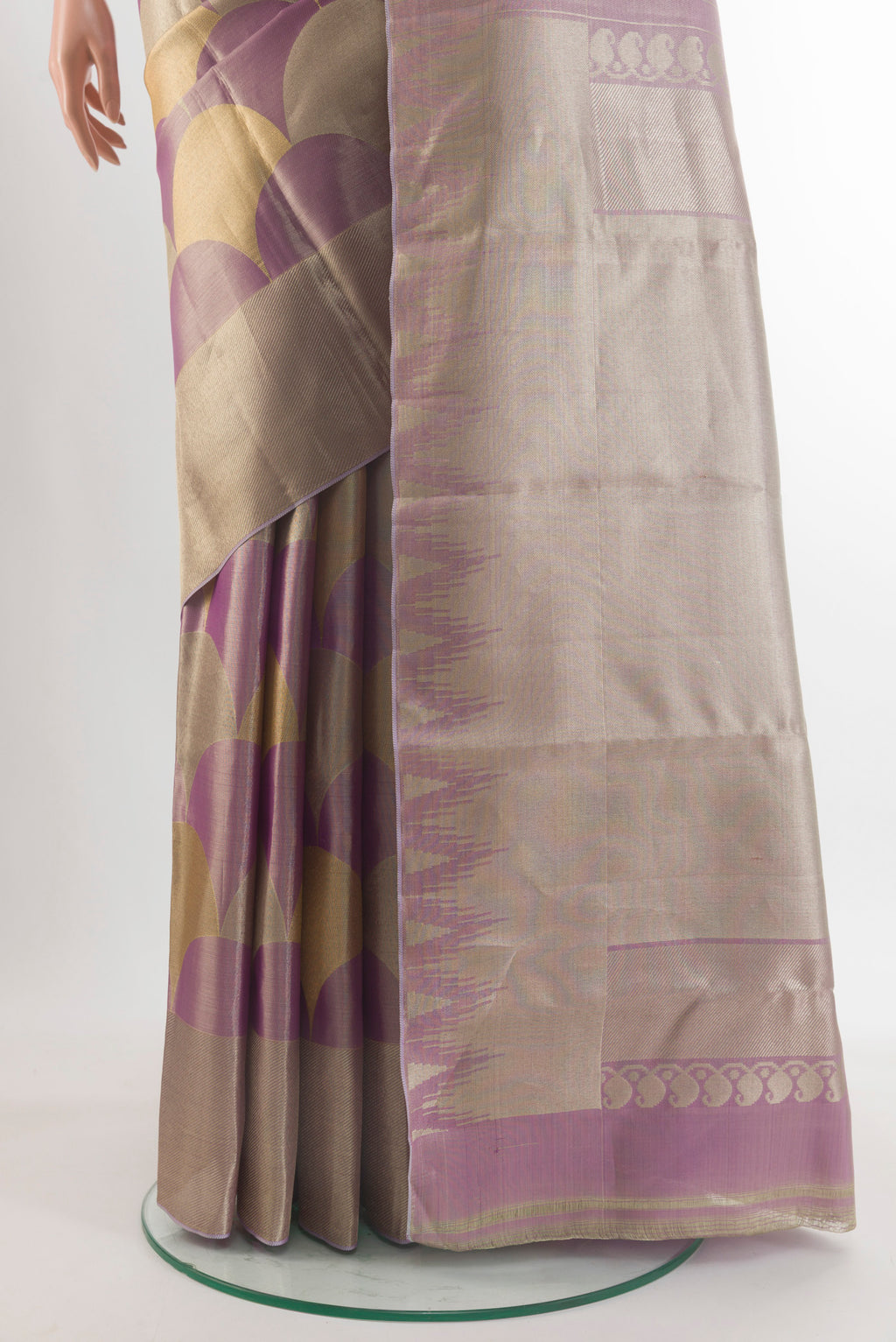 Pleats and pallu of Pure Silk Lavender Kanchipuram Saree with Zari Brocade on the body and Zari Border. 