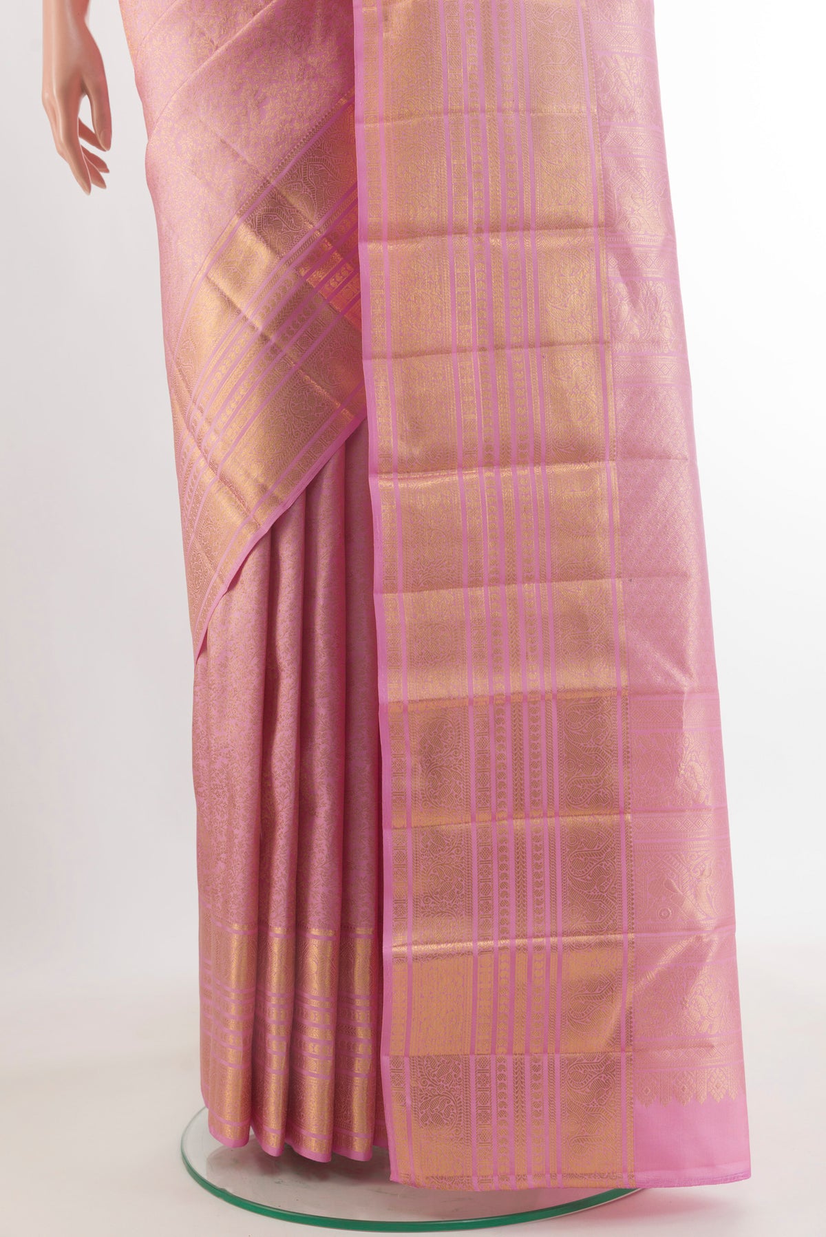 Pleats and pallu of Pure Silk Pink Dual Tone Kanchipuram Saree with Zari Brocade on the body and Zari Border. 