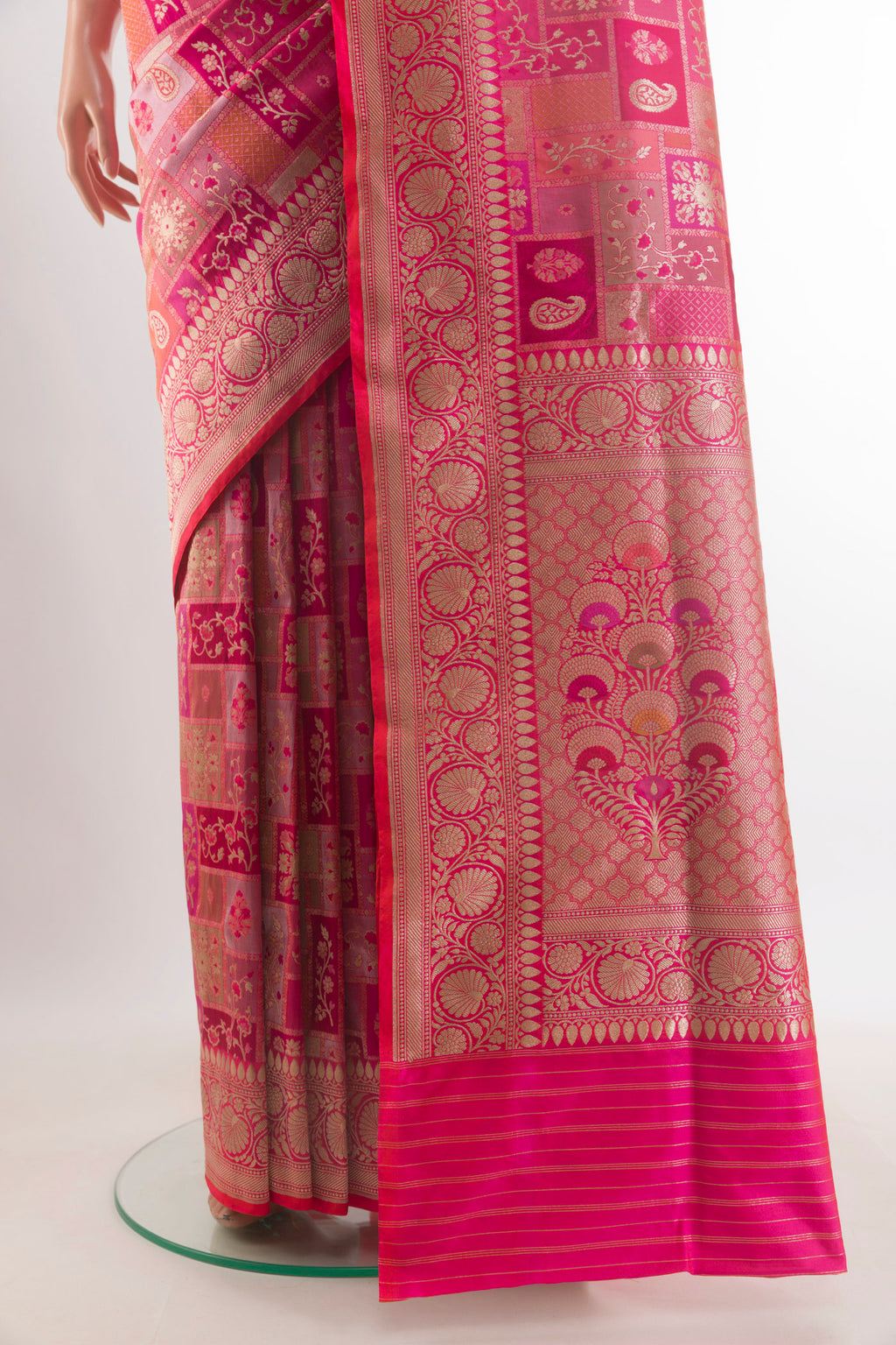 Pleats and pallu of Pure Silk Pink Banarasi Saree with Zari Brocade on the body and Zari Border. 