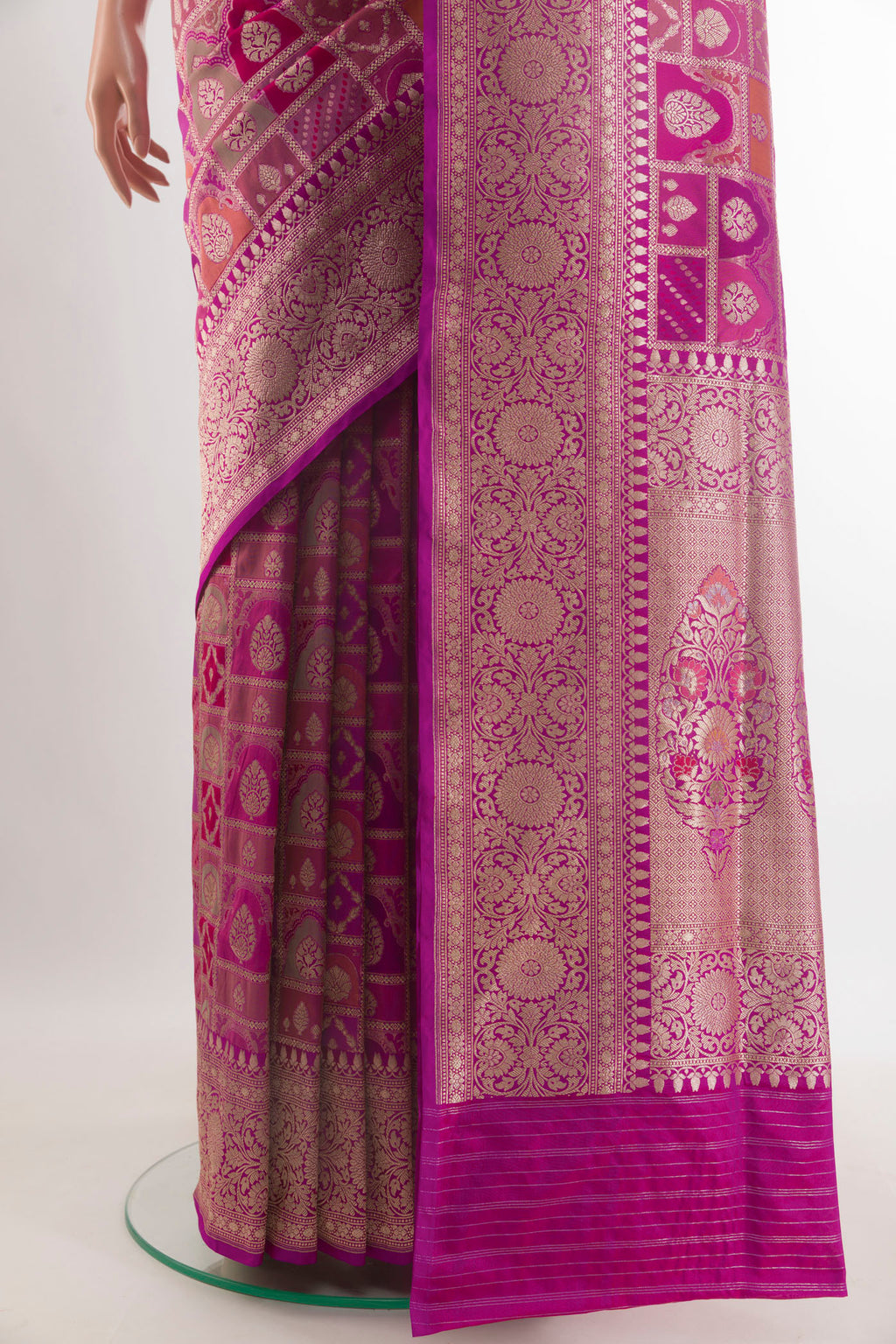 Pleats and pallu of Pure Silk Magenta Banarasi Saree with Zari Brocade on the body and Zari Border. 