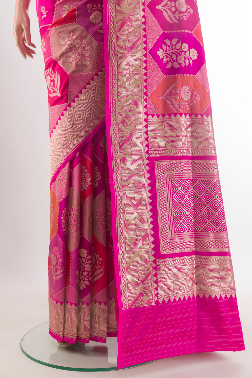 Pleats and pallu of Pure Silk Pink Banarasi Saree with Zari Brocade on the body and Zari Border. 