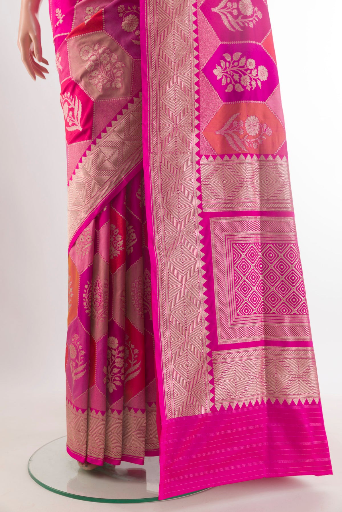 Pleats and pallu of Pure Silk Pink Banarasi Saree with Zari Brocade on the body and Zari Border. 