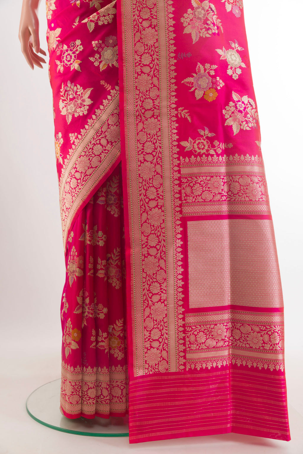 Pleats and pallu of Pure Silk Pink Banarasi Saree with Zari Brocade on the body and Zari Border. 
