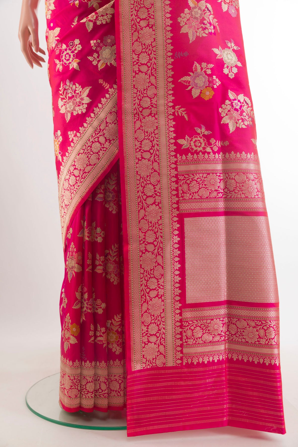 Pleats and pallu of Pure Silk Pink Banarasi Saree with Zari Brocade on the body and Zari Border. 