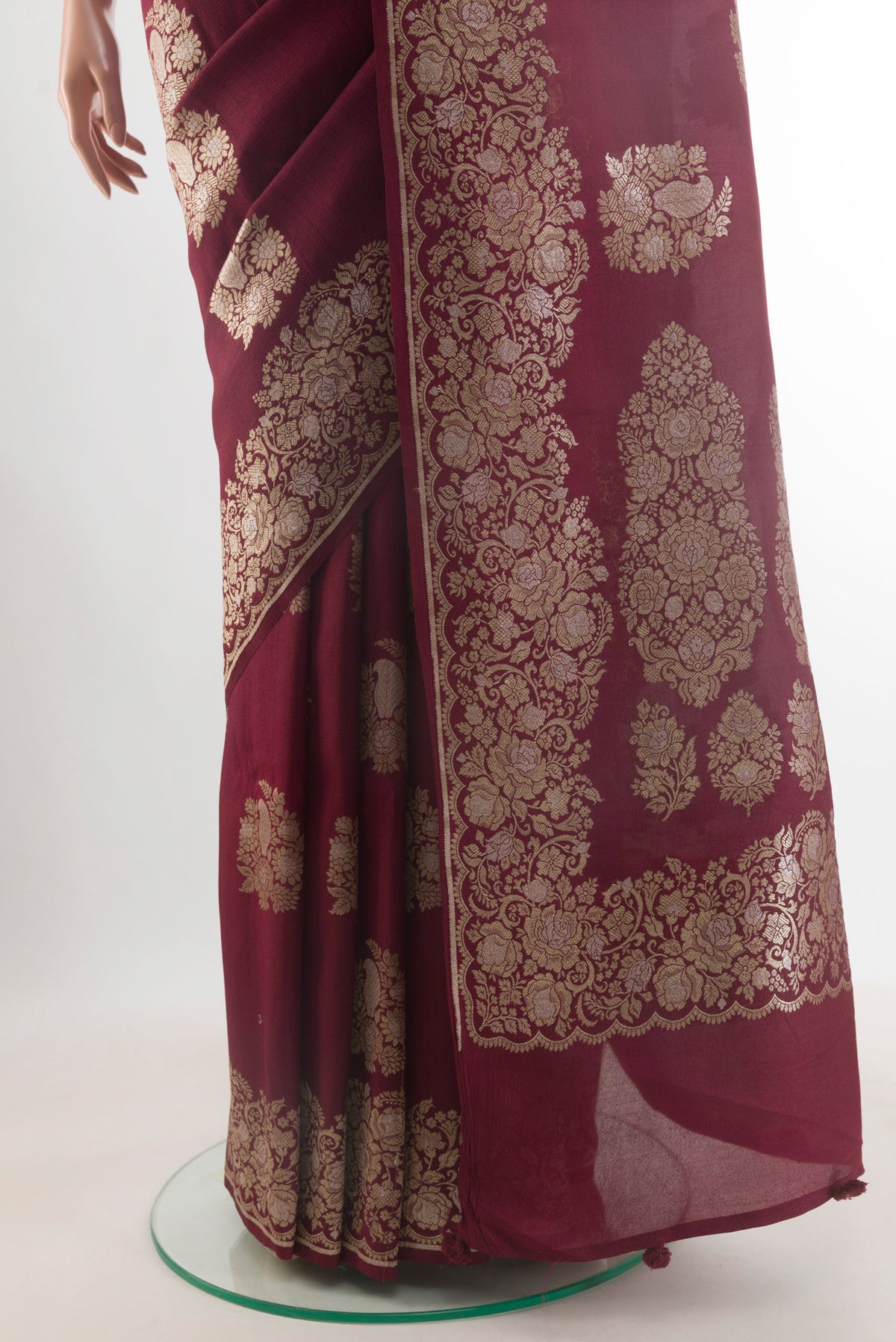 Pleats and pallu of Maroon Banarasi Tussar Saree with Zari Butta on the body and Zari Border. 
