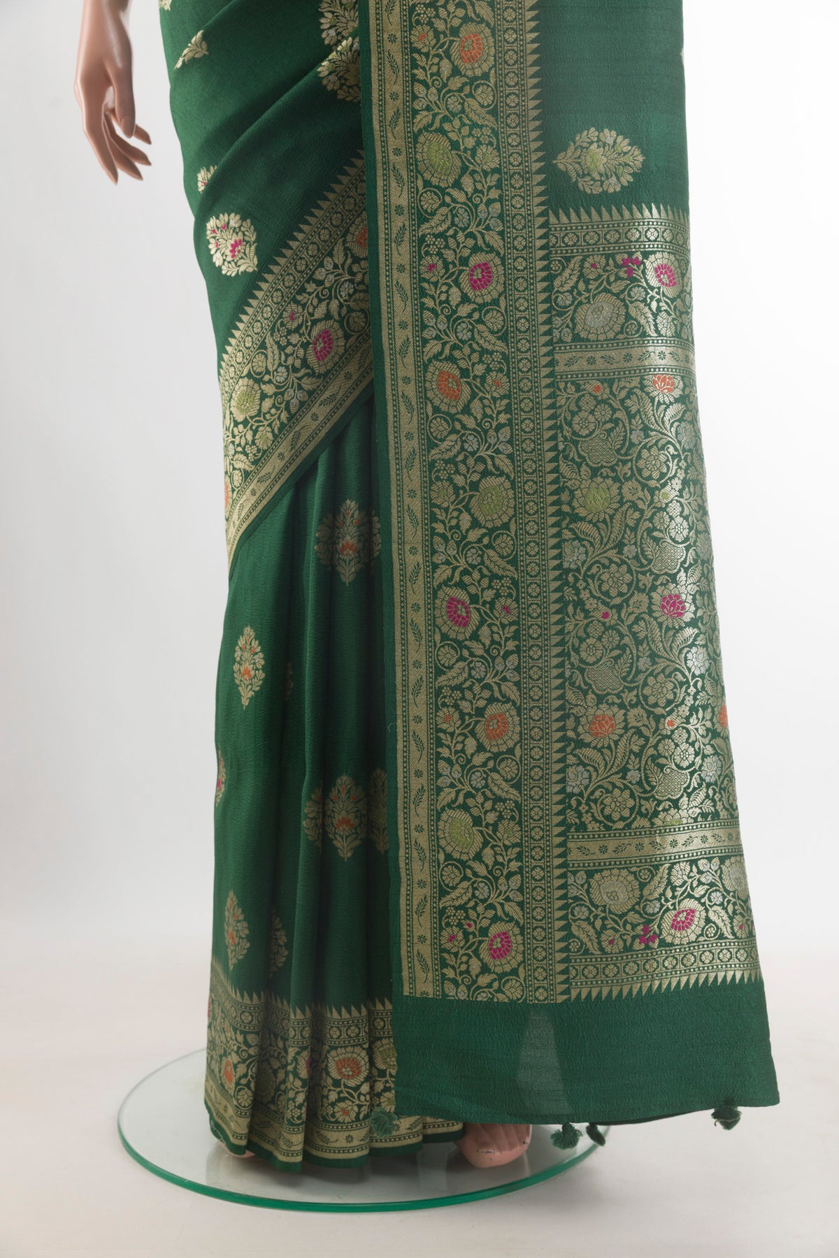 Pleats and pallu of Green Banarasi Tussar Saree with Zari Butta on the body and Zari Border. 