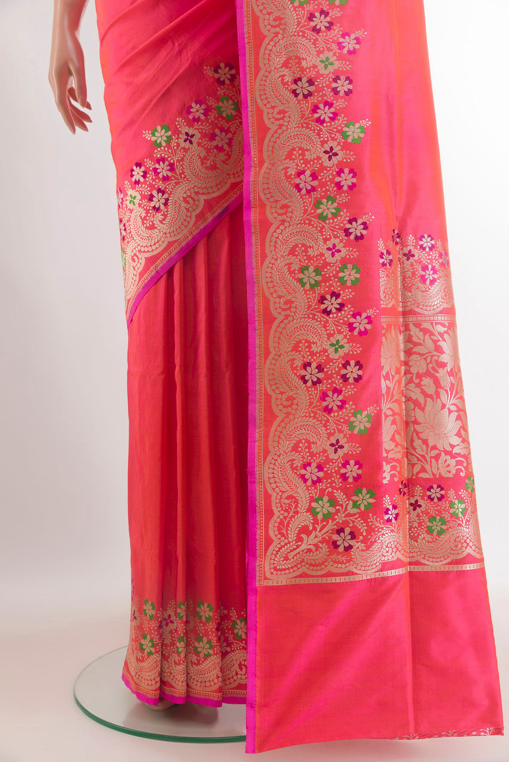 Pleats and pallu of Pure Silk Pink Dual Tone Banarasi Saree with Plain Body and Zari Border. 
