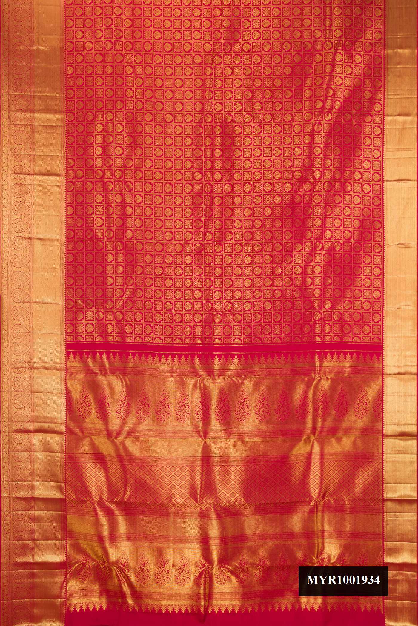 Maroon Dual Tone Kanchipuram Silk Saree with Zari Brocade on the body and Zari Border.  displayed on a mannequin