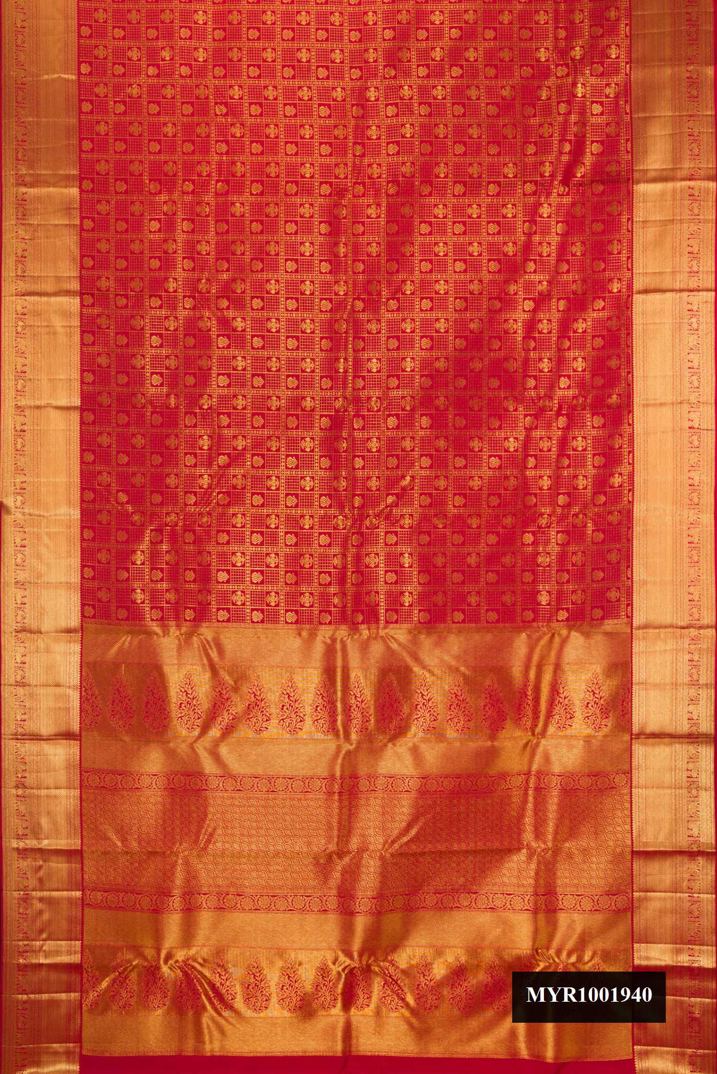 Maroon Dual Tone Kanchipuram Silk Saree with Zari Brocade on the body and Zari Border.  displayed on a mannequin