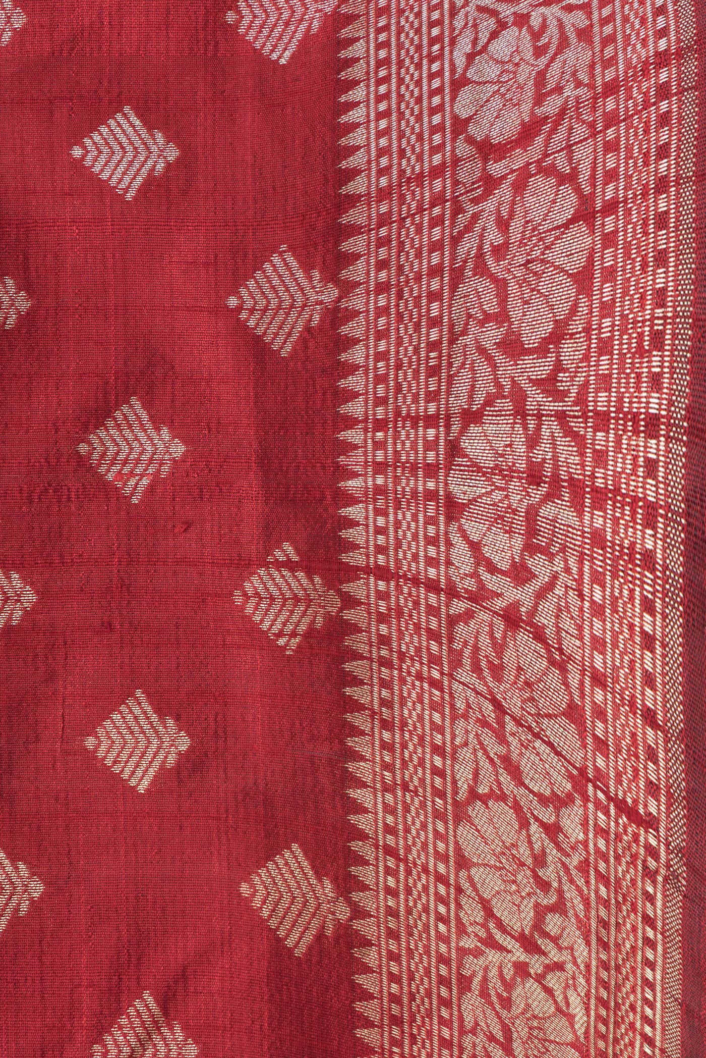 Border image of Maroon Dual Tone Raw Silk Saree with Zari Butta on the body and Zari Border. 