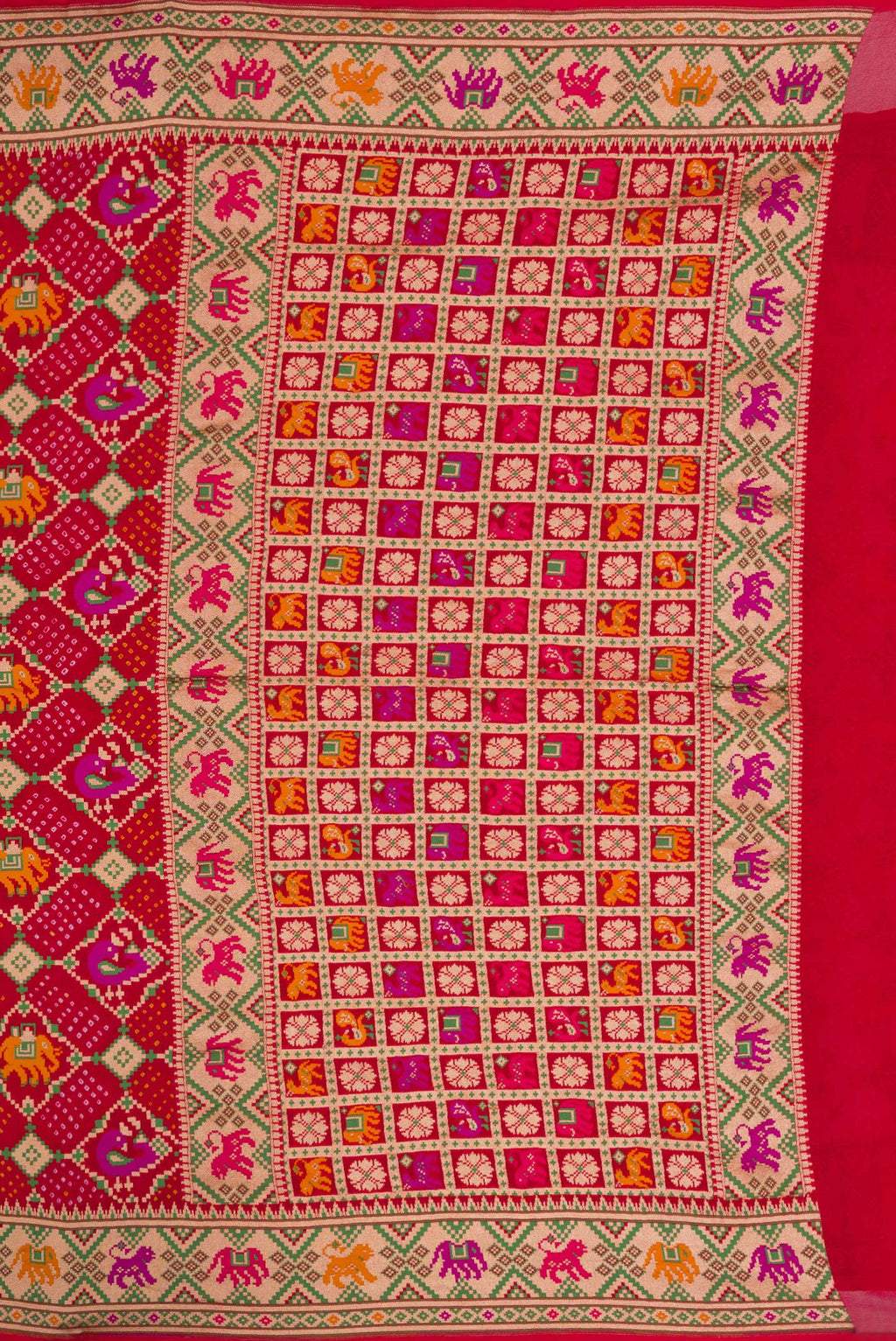 Close up image of the pallu of Red Dual Tone Banarasi Georgette Saree with Bandhani Print on the body and Fancy Border. 