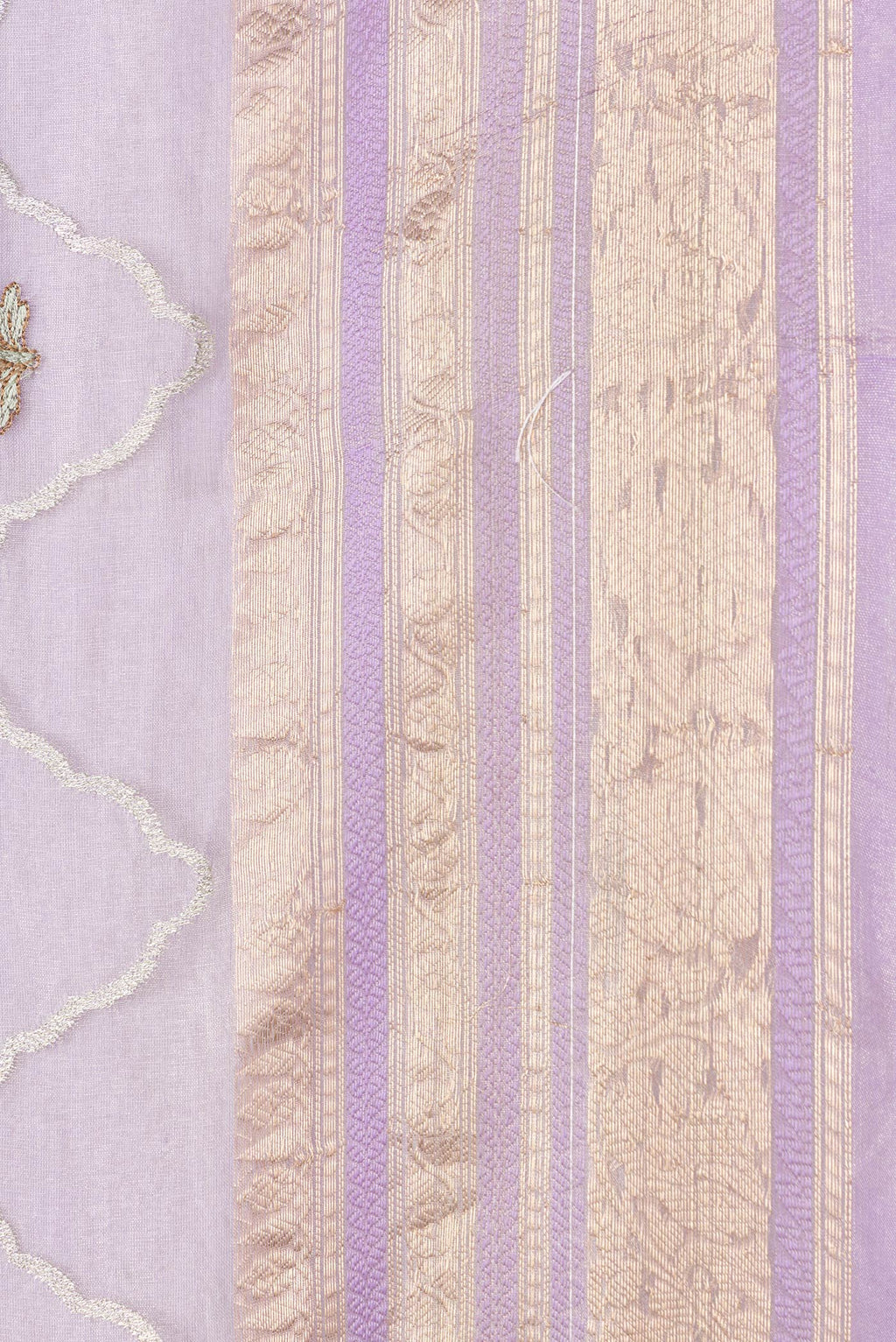 Border image of Lavender Dual Tone Organza Silk Saree with Zari Brocade on the body and Zari Border. 