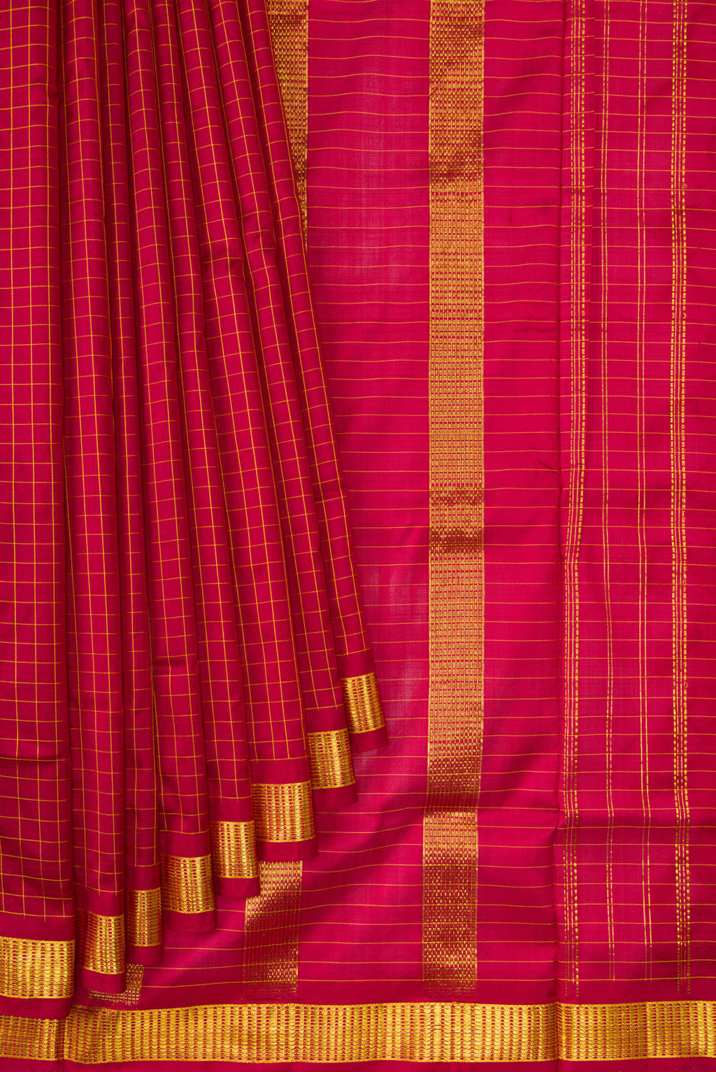 Pleats and pallu of Maroon Kanchipuram Silk Nine Yards Saree with Checked design on the body and Zari Border. 