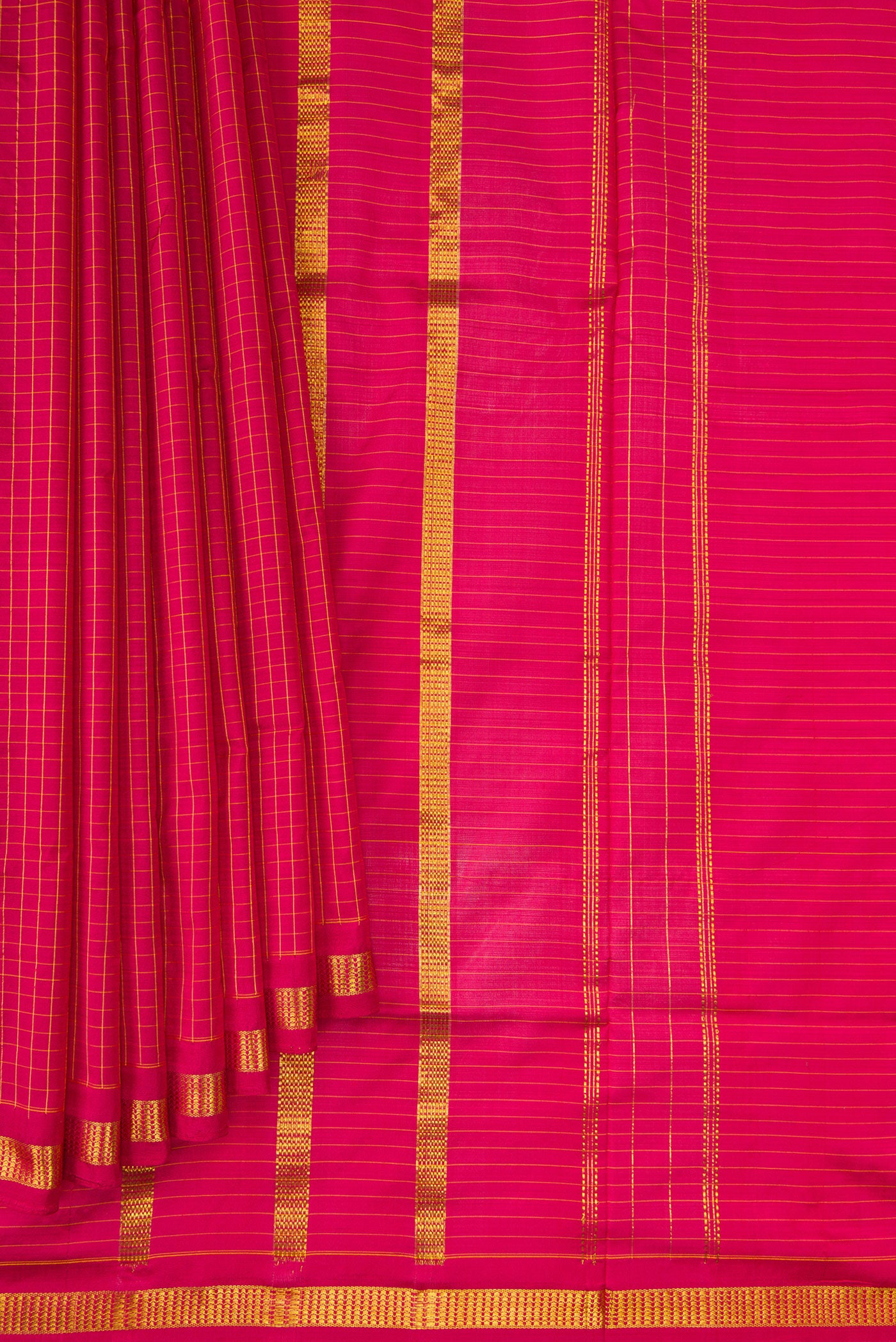Pleats and pallu of Pure Silk Pure Zari Maroon Dual Tone Kanjivaram Nine Yards Saree with Checked design on the body and Zari Border. 