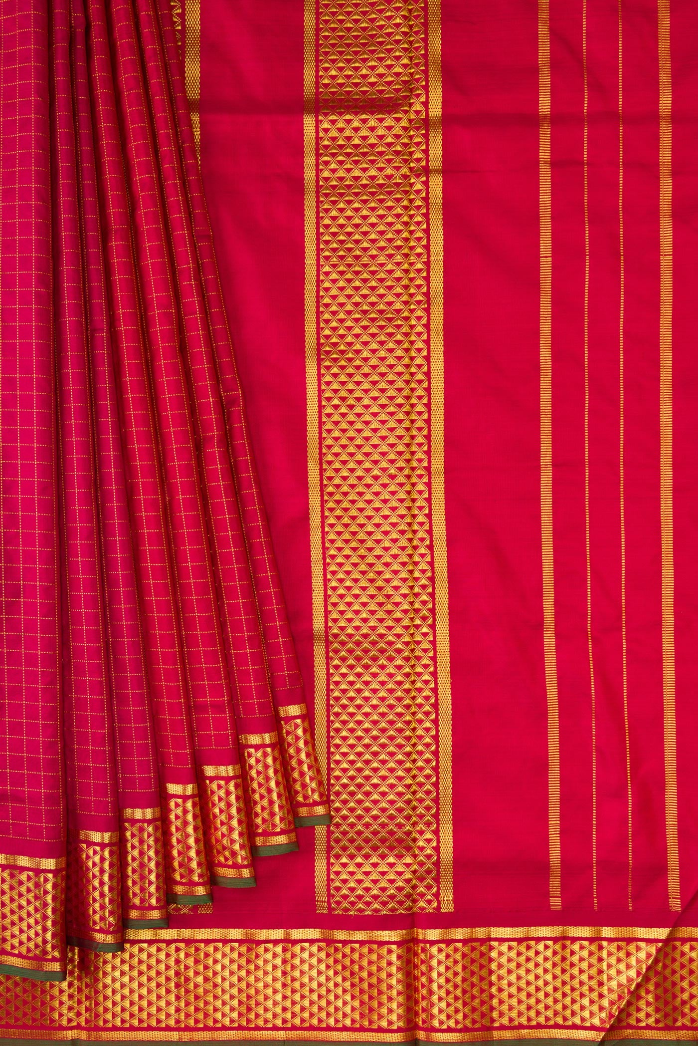 Pleats and pallu of Maroon Kanjivaram Silk Nine Yards Saree with Checked design on the body and Zari Border. 