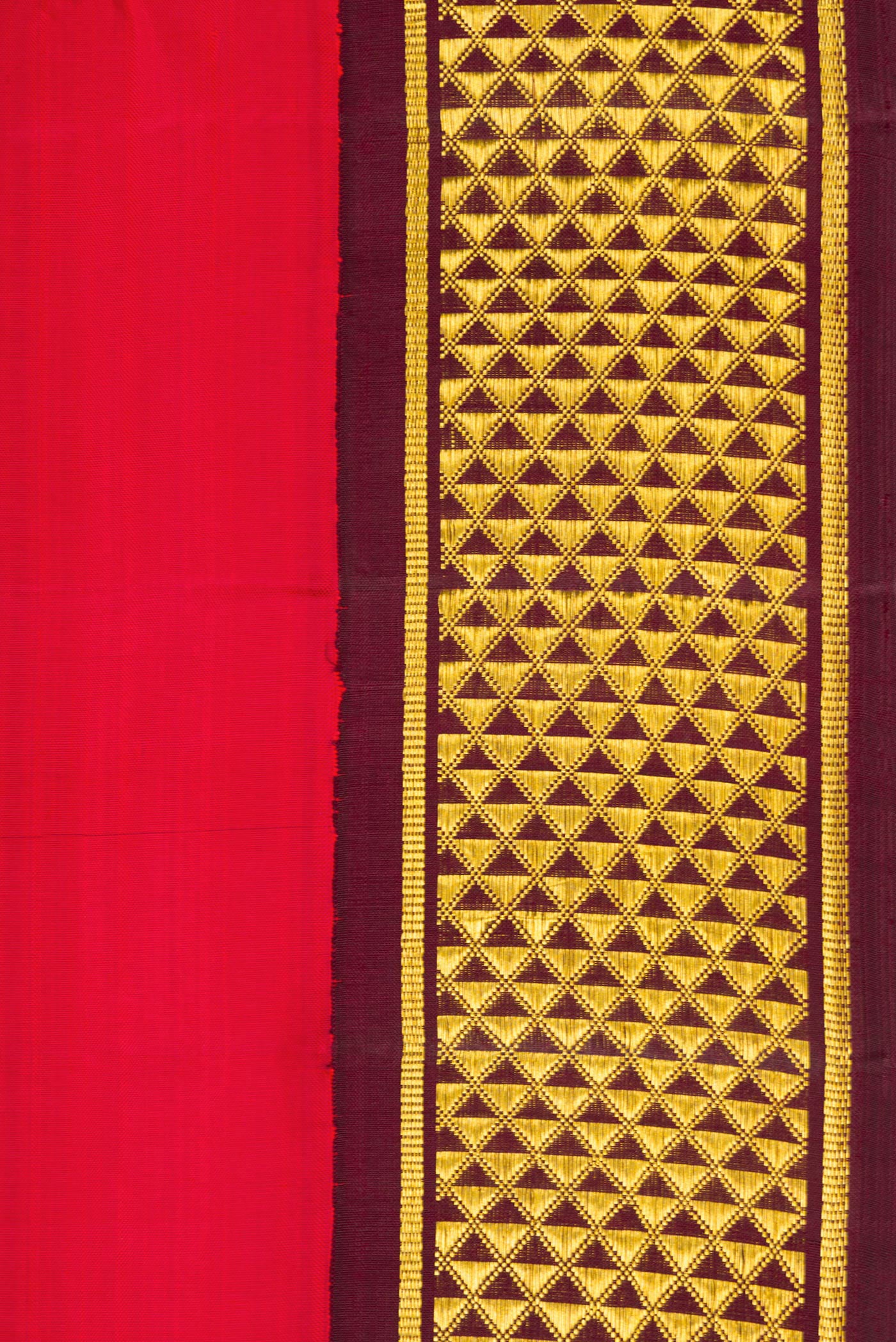 Border image of Pure Silk Pure Zari Red Dual Tone Kanjivaram Nine Yards Saree with Plain Body and Zari Border. 