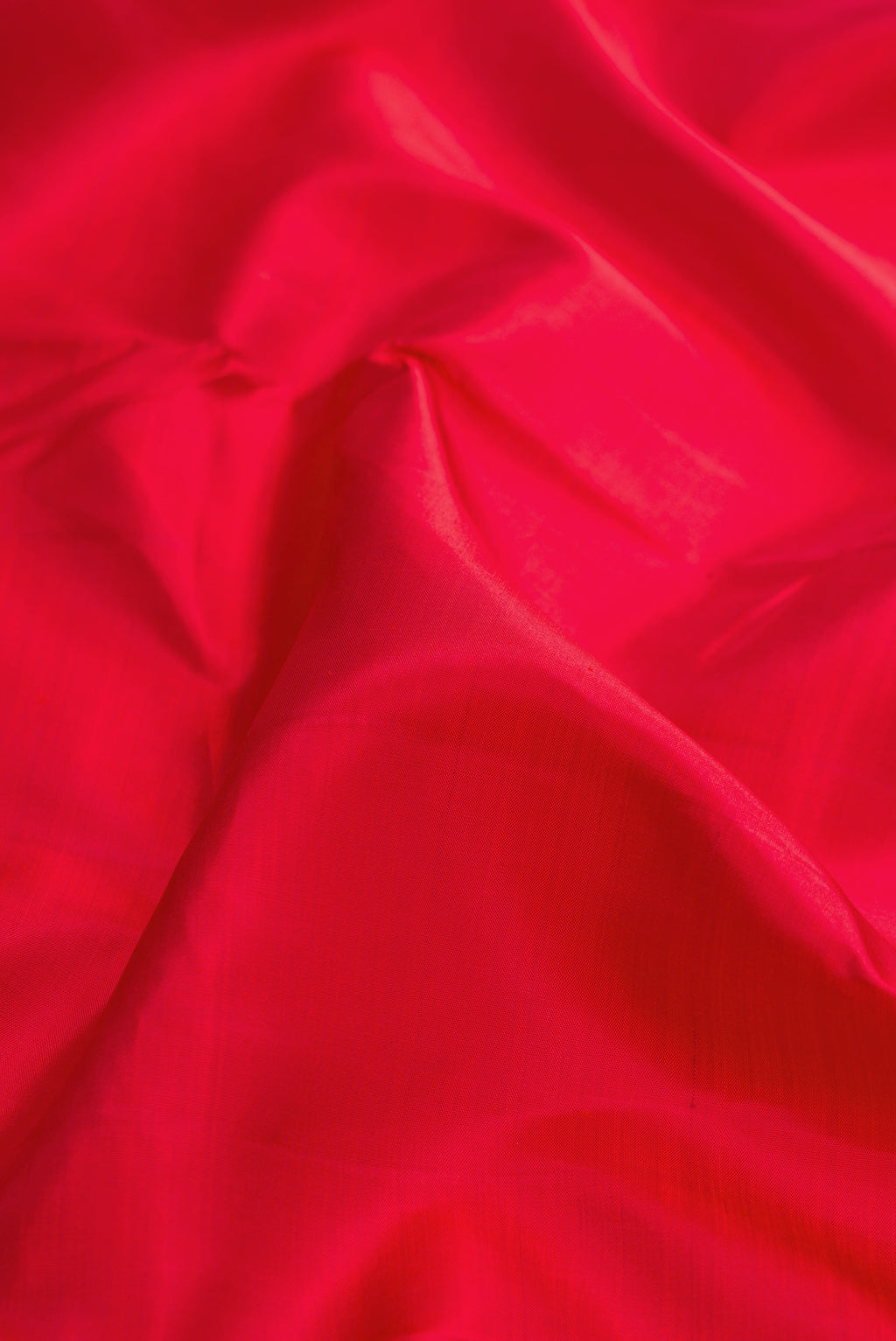 Close up of Pure Silk Pure Zari Red Dual Tone Kanjivaram Nine Yards Saree with Plain Body and Zari Border.  displaying folds