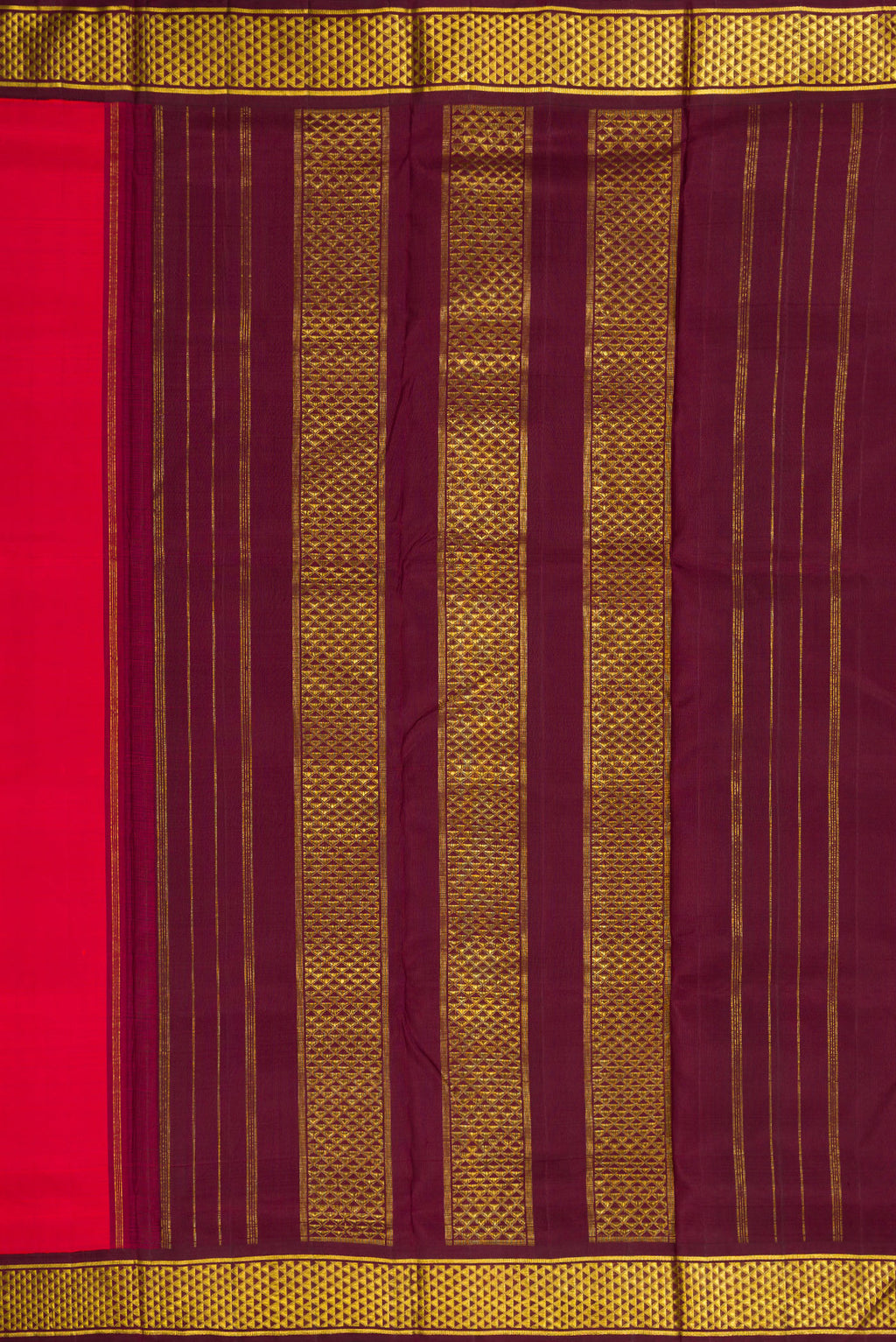 Close up image of the pallu of Pure Silk Pure Zari Red Dual Tone Kanjivaram Nine Yards Saree with Plain Body and Zari Border. 