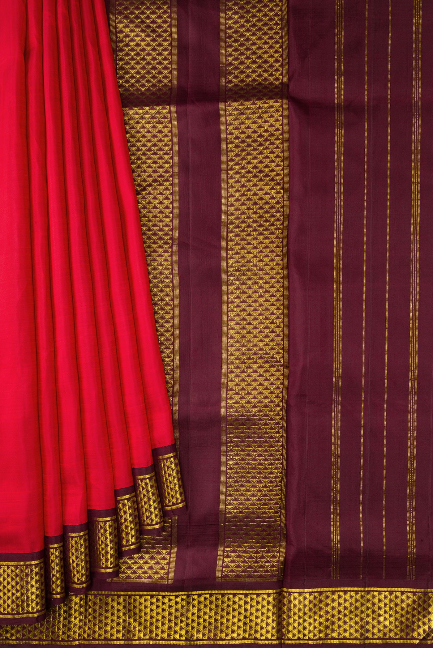Pleats and pallu of Pure Silk Pure Zari Red Dual Tone Kanjivaram Nine Yards Saree with Plain Body and Zari Border. 