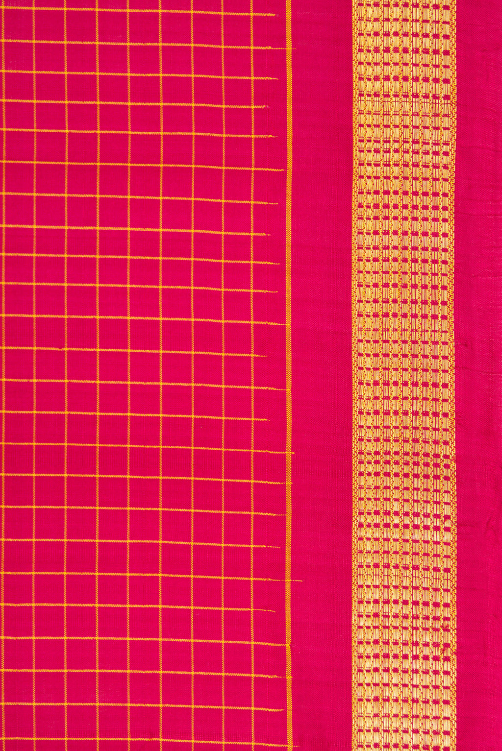 Border image of Maroon Dual Tone Kanchipuram Silk Nine Yards Saree with Checked design on the body and Zari Border. 