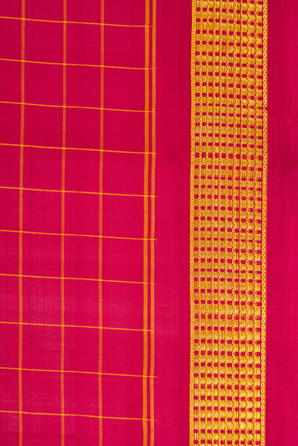 Border image of Pure Silk Pure Zari Maroon Dual Tone Kanchipuram Nine Yards Saree with Checked design on the body and Zari Border. 