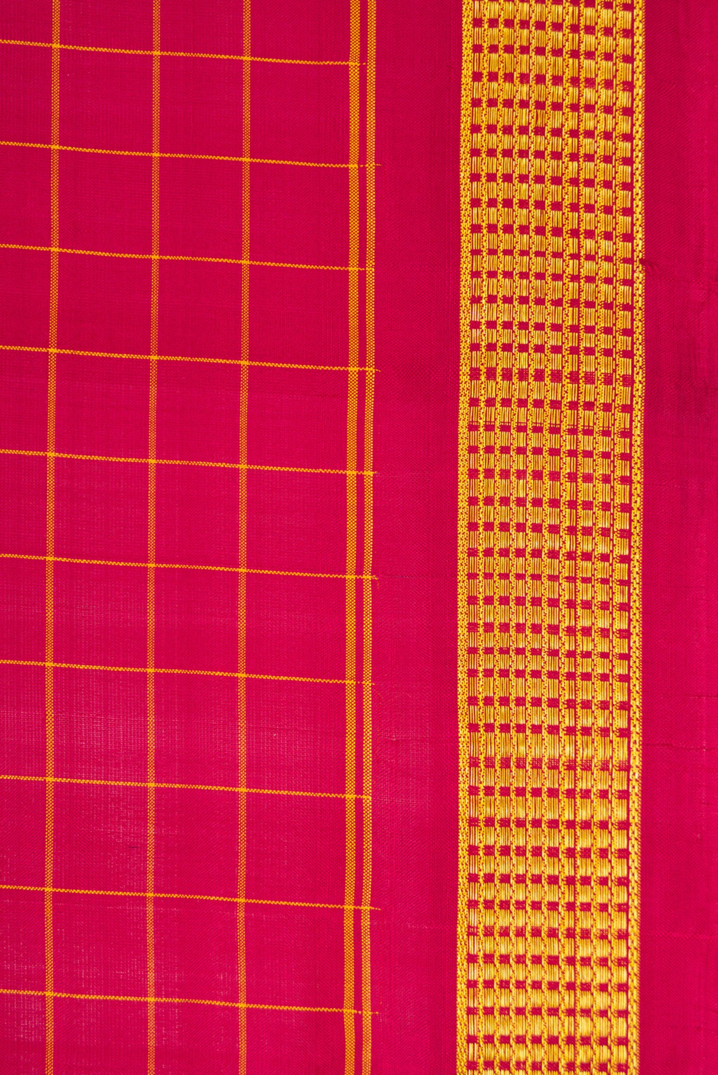 Border image of Pure Silk Pure Zari Maroon Dual Tone Kanchipuram Nine Yards Saree with Checked design on the body and Zari Border. 