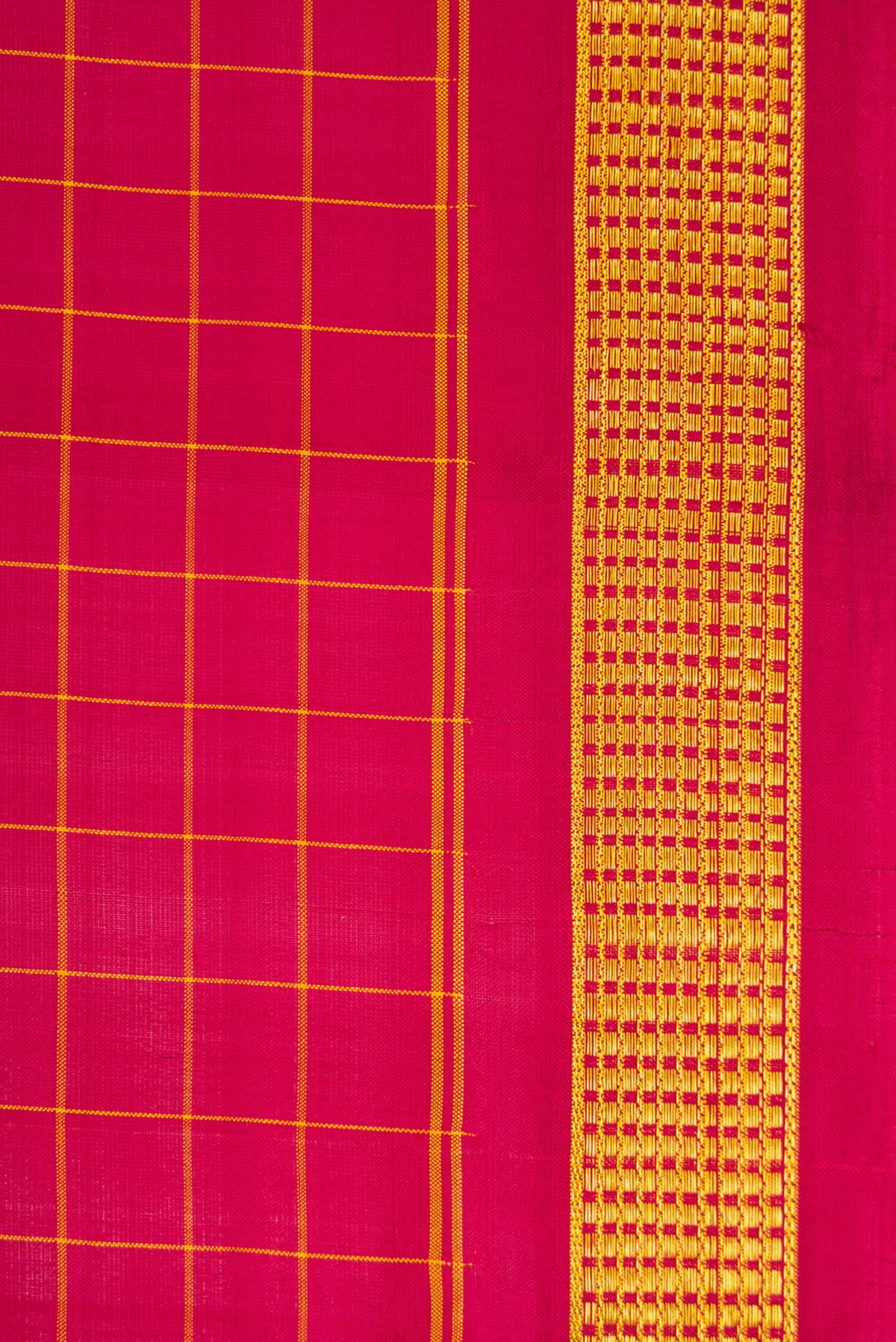 Border image of Pure Silk Pure Zari Maroon Dual Tone Kanchipuram Nine Yards Saree with Checked design on the body and Zari Border. 