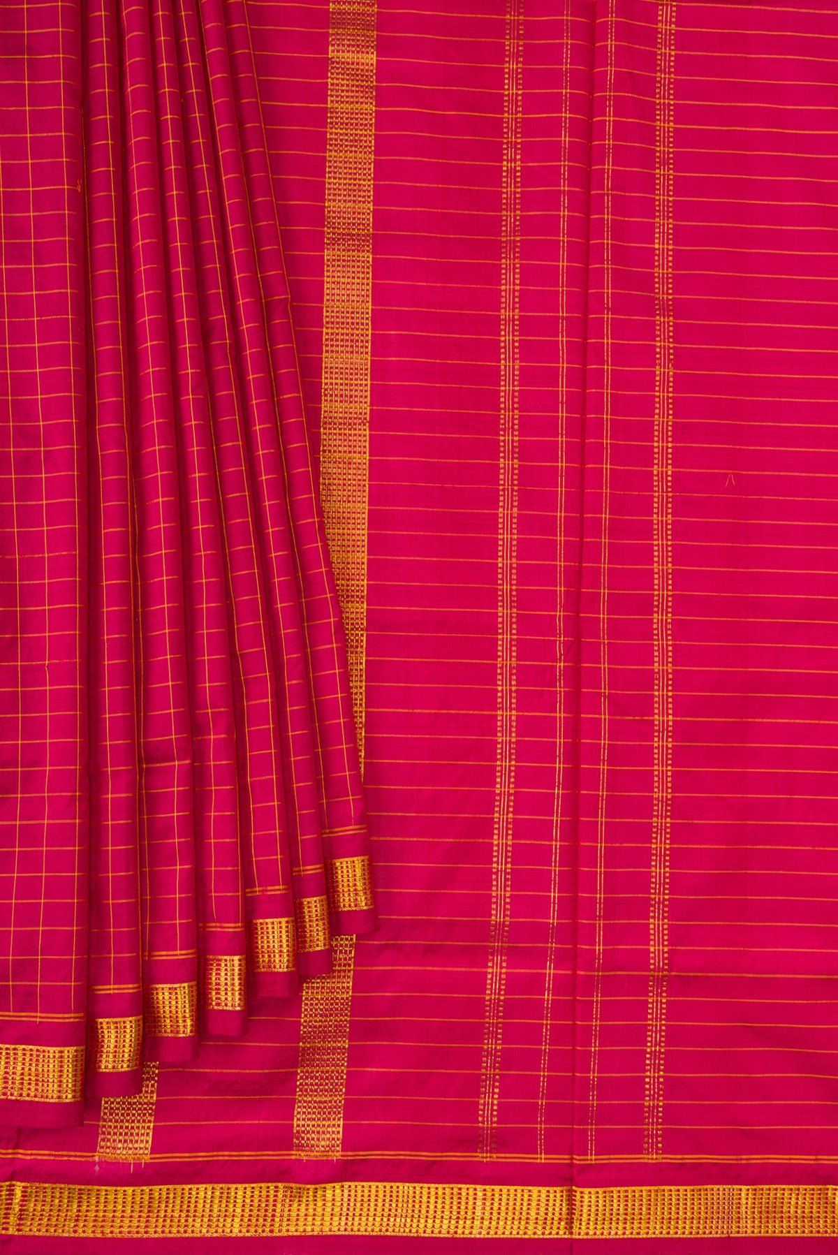 Pleats and pallu of Pure Silk Pure Zari Maroon Dual Tone Kanchipuram Nine Yards Saree with Checked design on the body and Zari Border. 