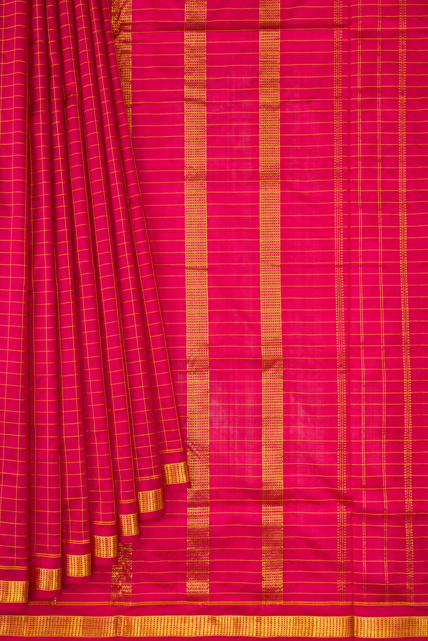 Pleats and pallu of Maroon Kanchipuram Silk Nine Yards Saree with Checked design on the body and Zari Border. 