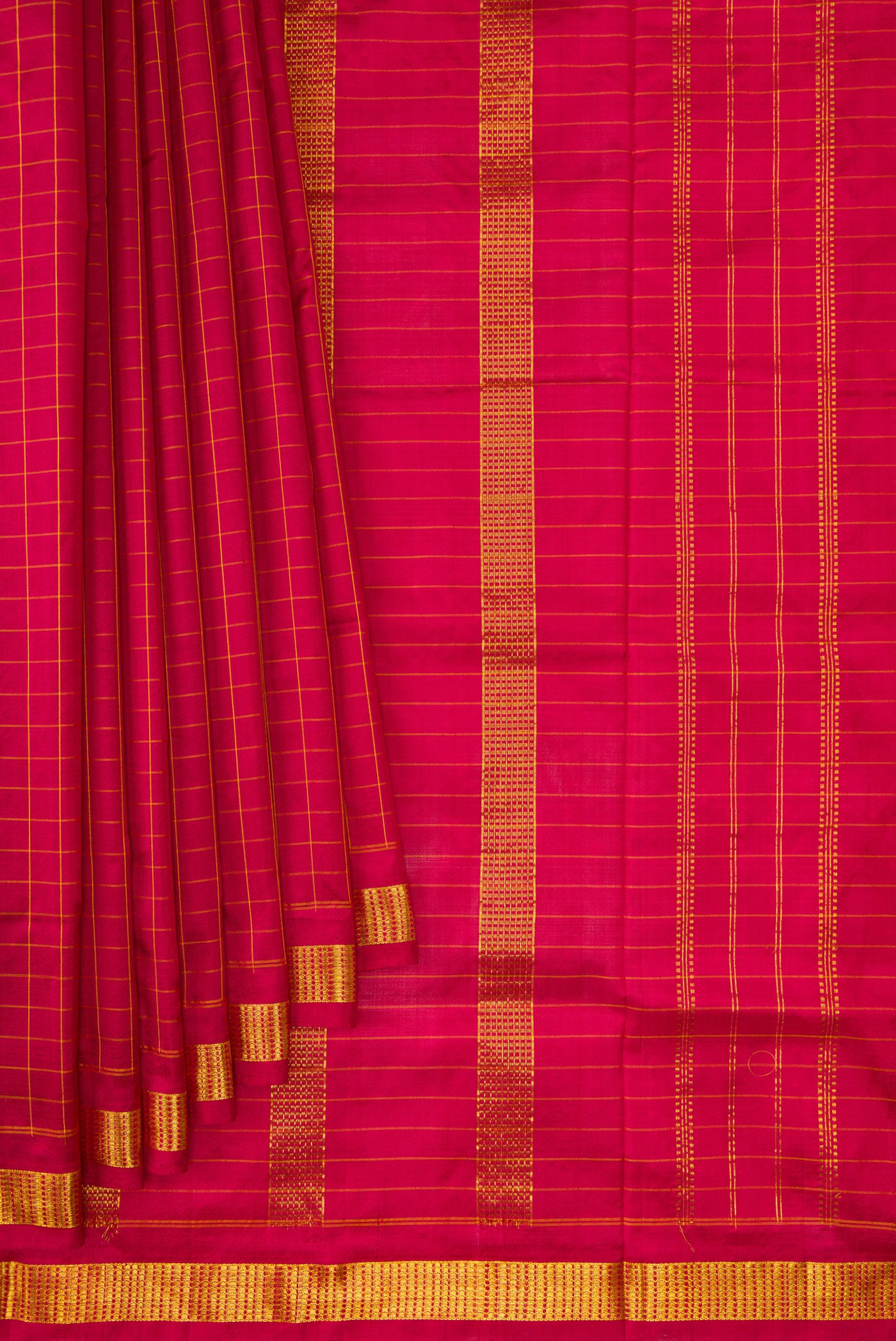 Pleats and pallu of Maroon Kanchipuram Silk Nine Yards Saree with Checked design on the body and Zari Border. 