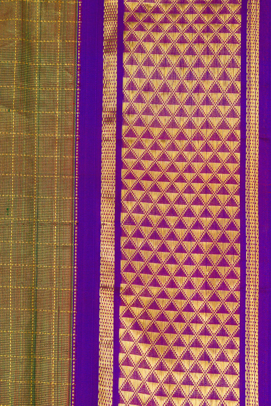 Border image of Mehandi Green Dual Tone Kanjivaram Silk Nine Yards Saree with Stripes on the body and Zari Border. 