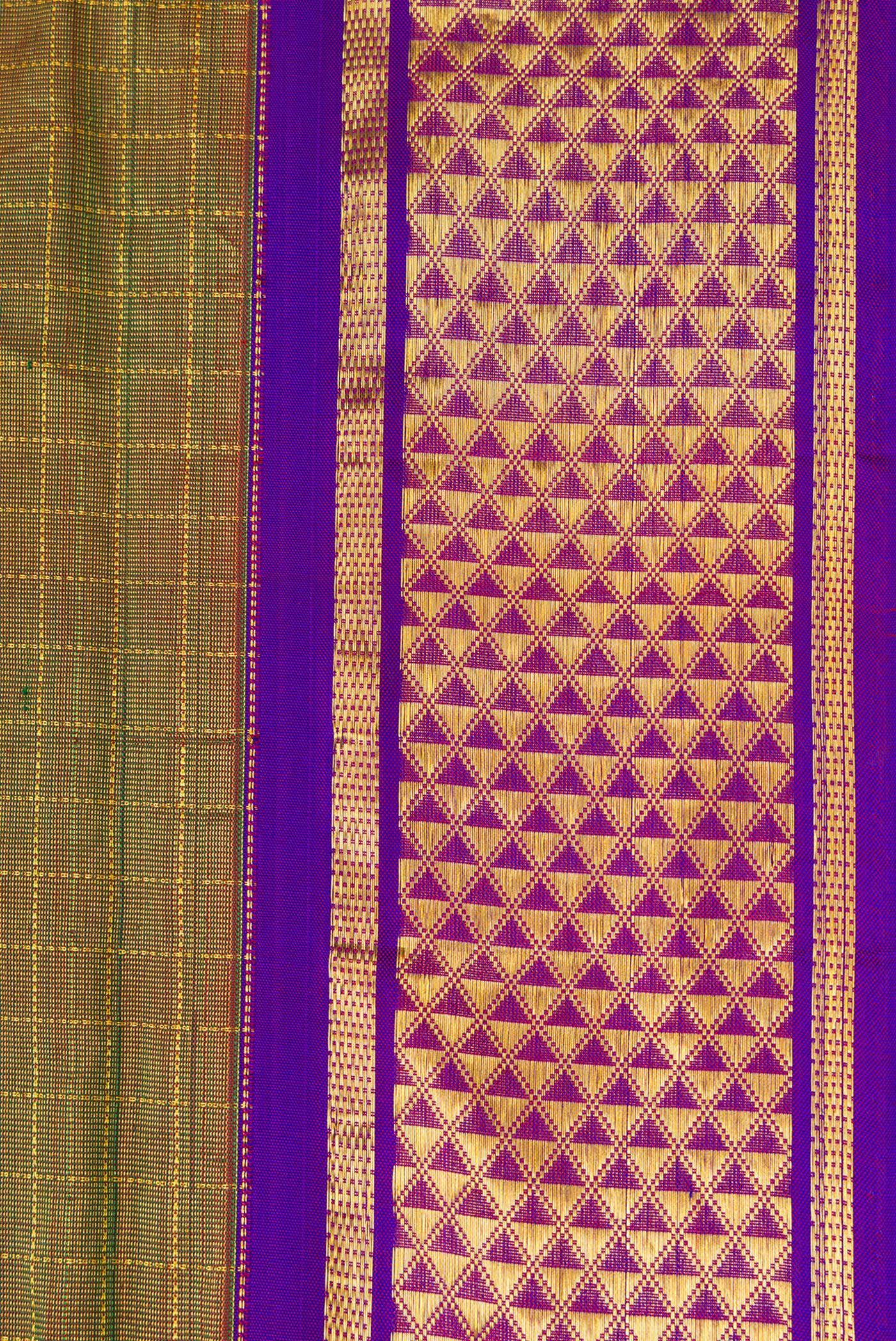 Border image of Mehandi Green Dual Tone Kanjivaram Silk Nine Yards Saree with Stripes on the body and Zari Border. 