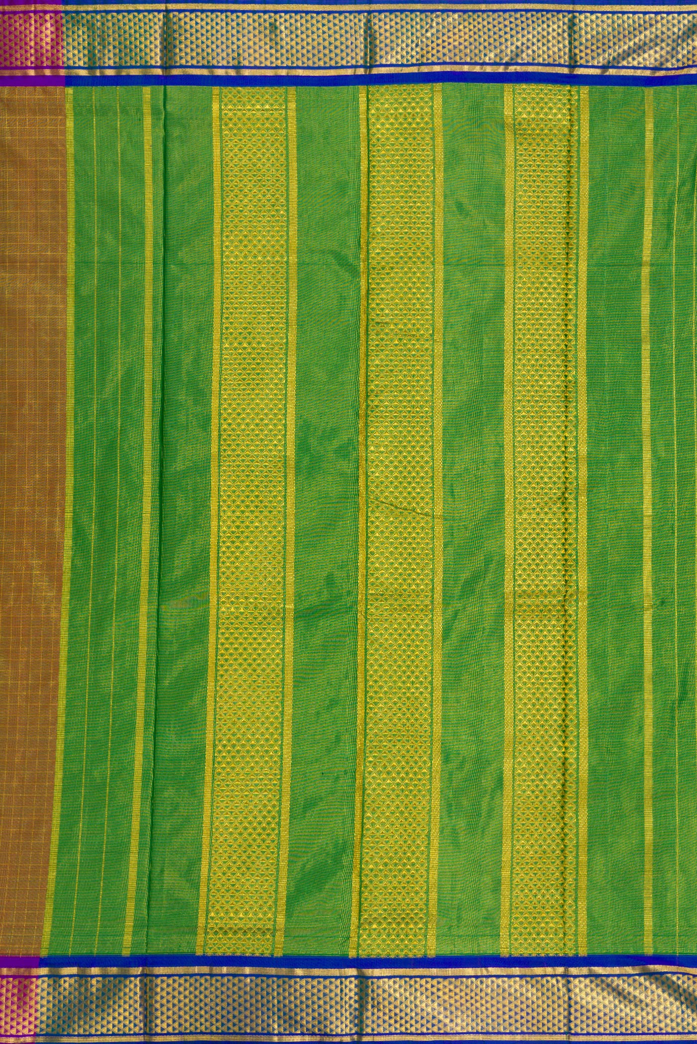Close up image of the pallu of Mehandi Green Dual Tone Kanjivaram Silk Nine Yards Saree with Stripes on the body and Zari Border. 