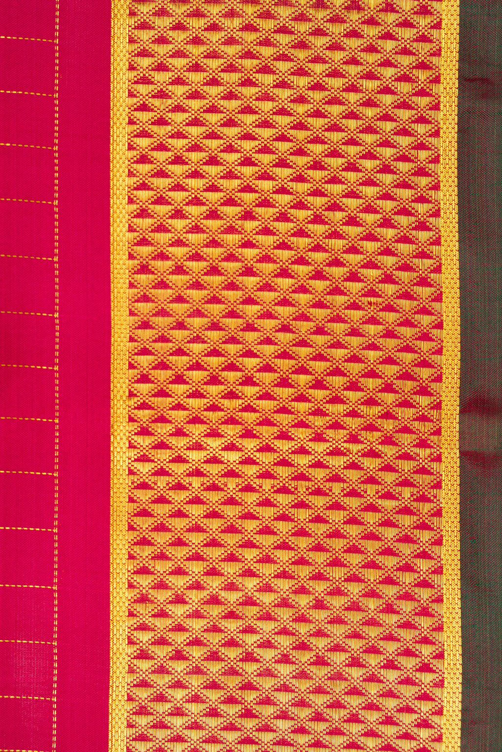 Border image of Maroon Dual Tone Kanchipuram Silk Nine Yards Saree with Checked design on the body and Zari Border. 