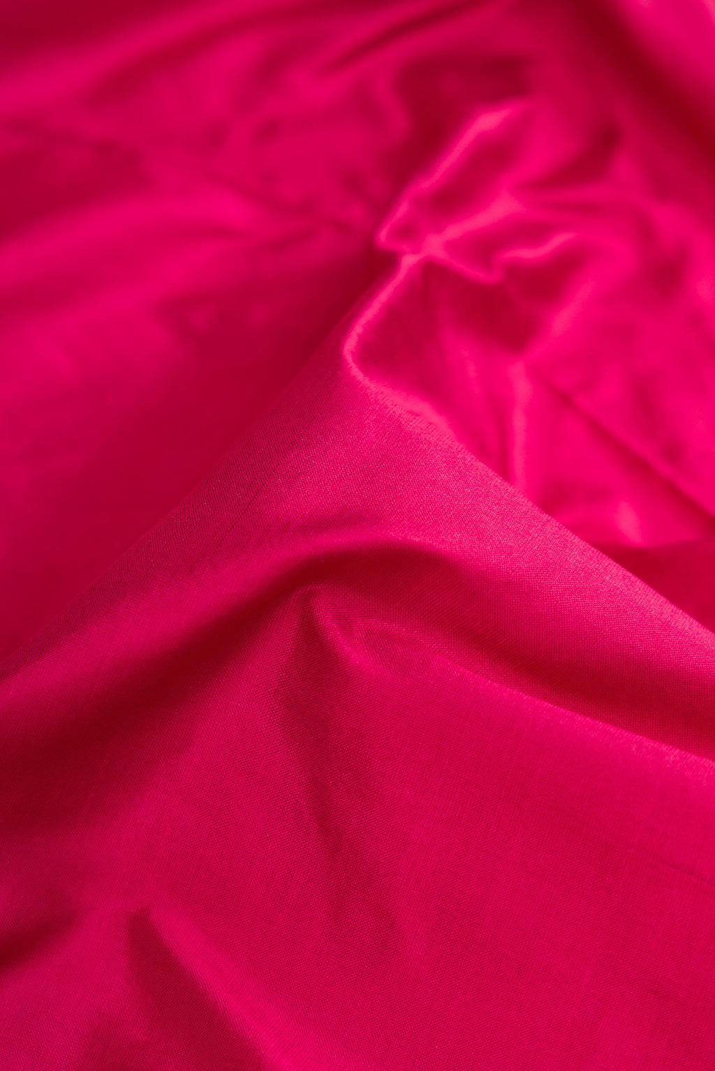 Close up of Dark Mauve Dual Tone Kanchipuram Silk Nine Yards Saree with Plain Body and Zari Border.  displaying folds